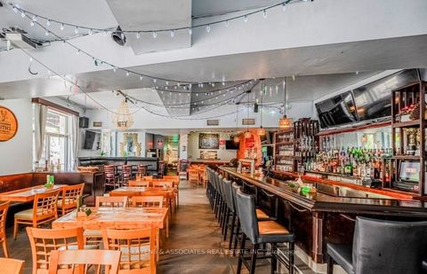 3048 Dundas Street W Toronto ON M6P 1Z3