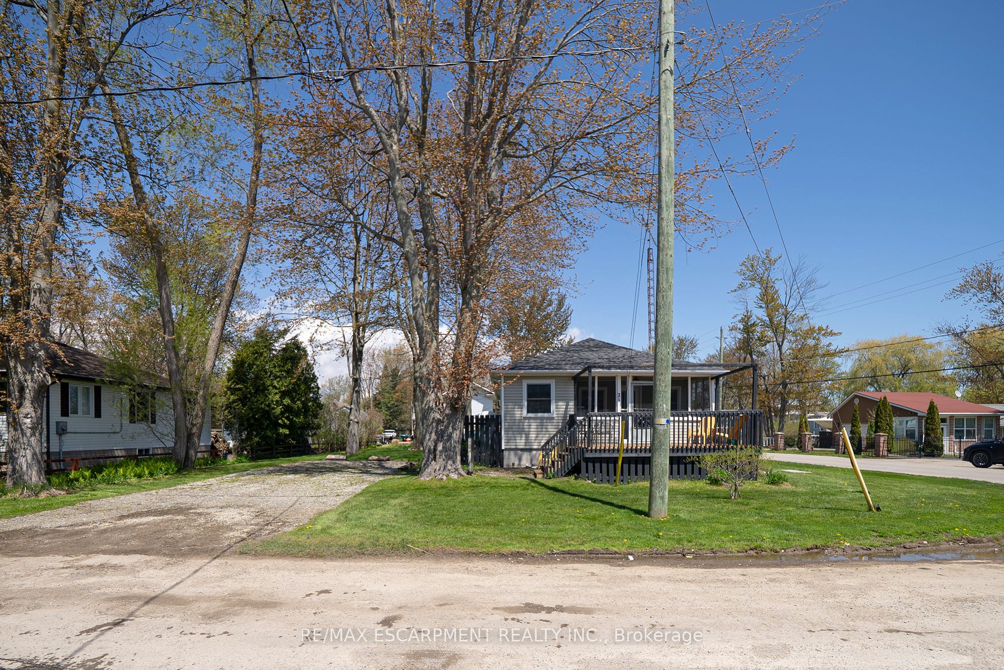 21 FERRIS Street