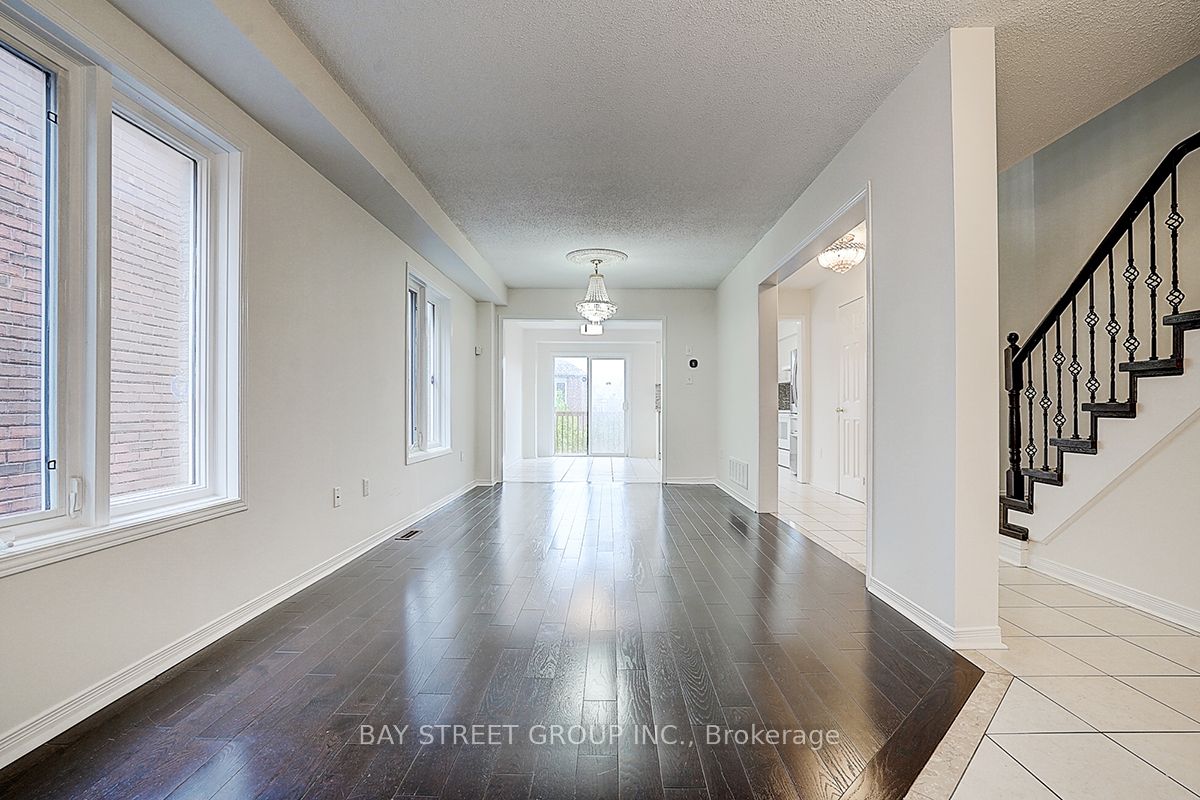 11 Tara Crescent