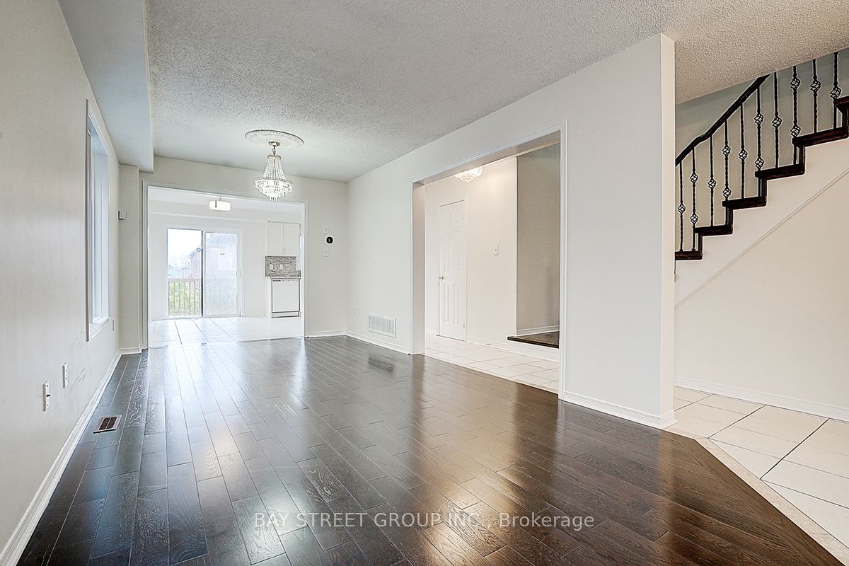 11 Tara Crescent