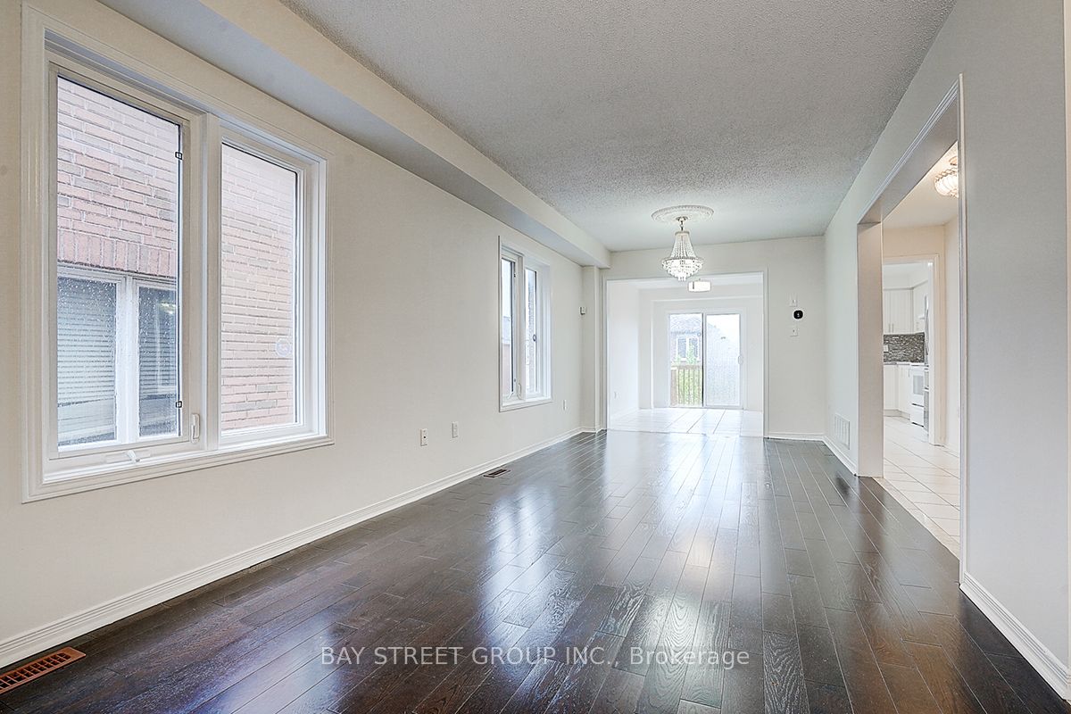 11 Tara Crescent