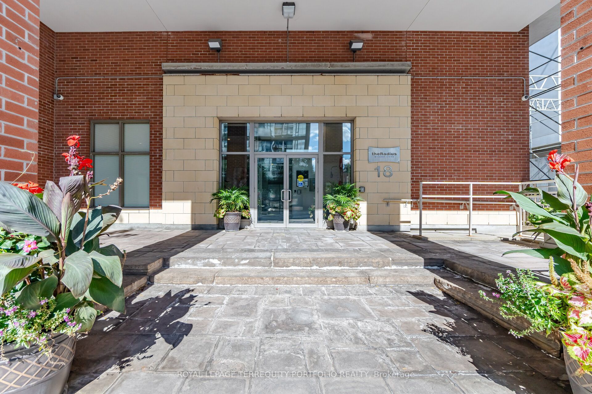 18 Merton Street 303