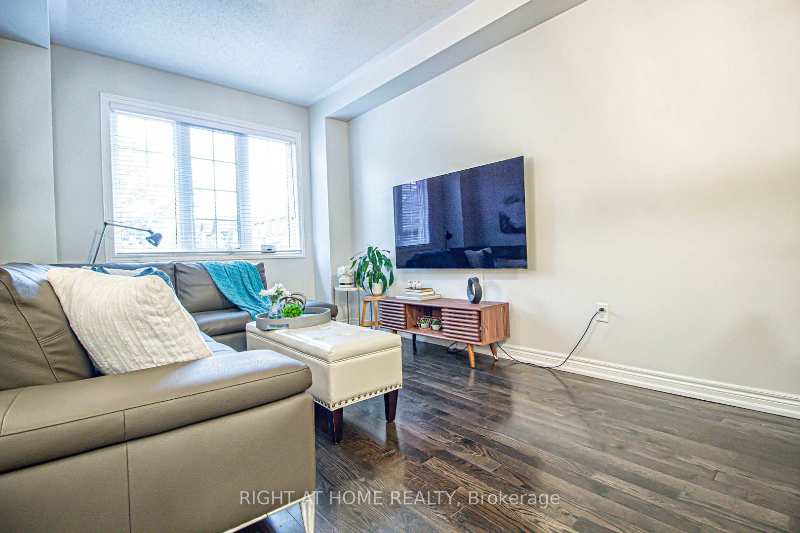 1358 Granrock Crescent