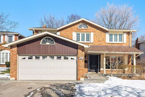 4253 Marblethorne Court Mississauga ON L4W 2H9
