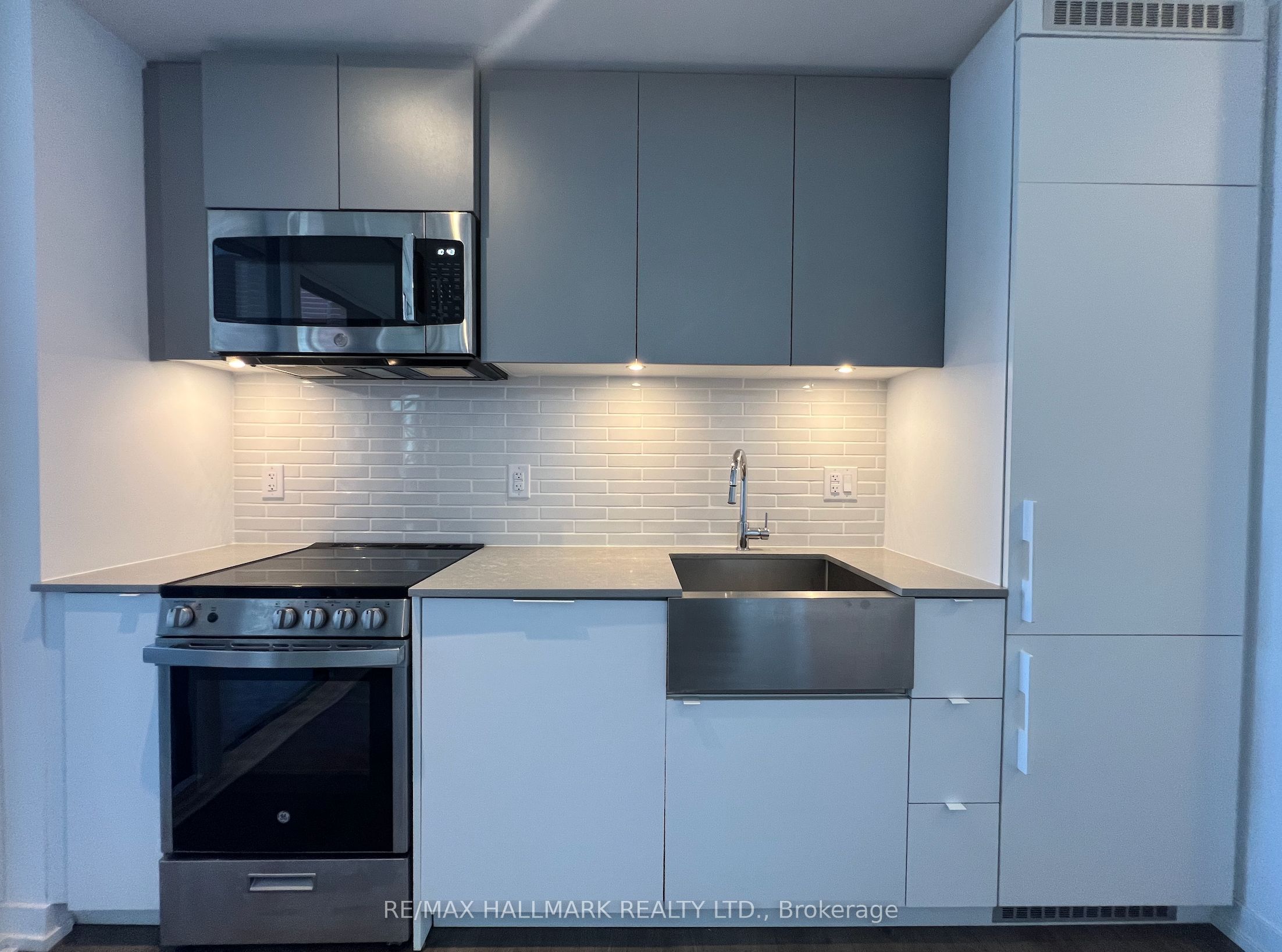 270 Dufferin Street 402