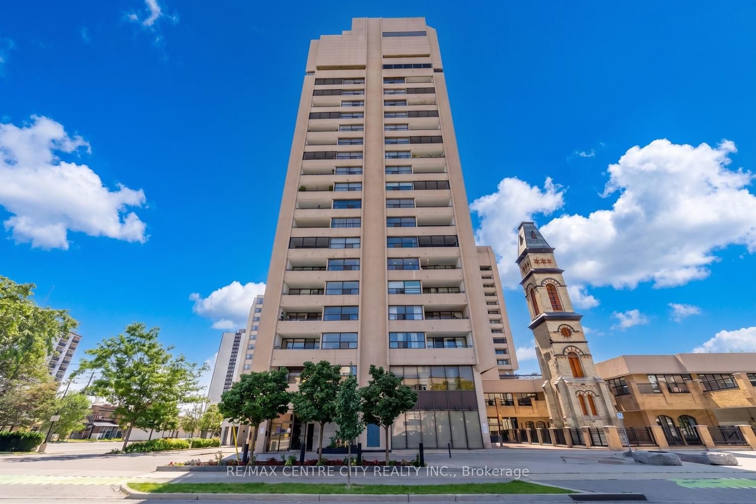 Photo 1 of 45 — 389 Dundas Street 901, London East, ON N6B 3L5