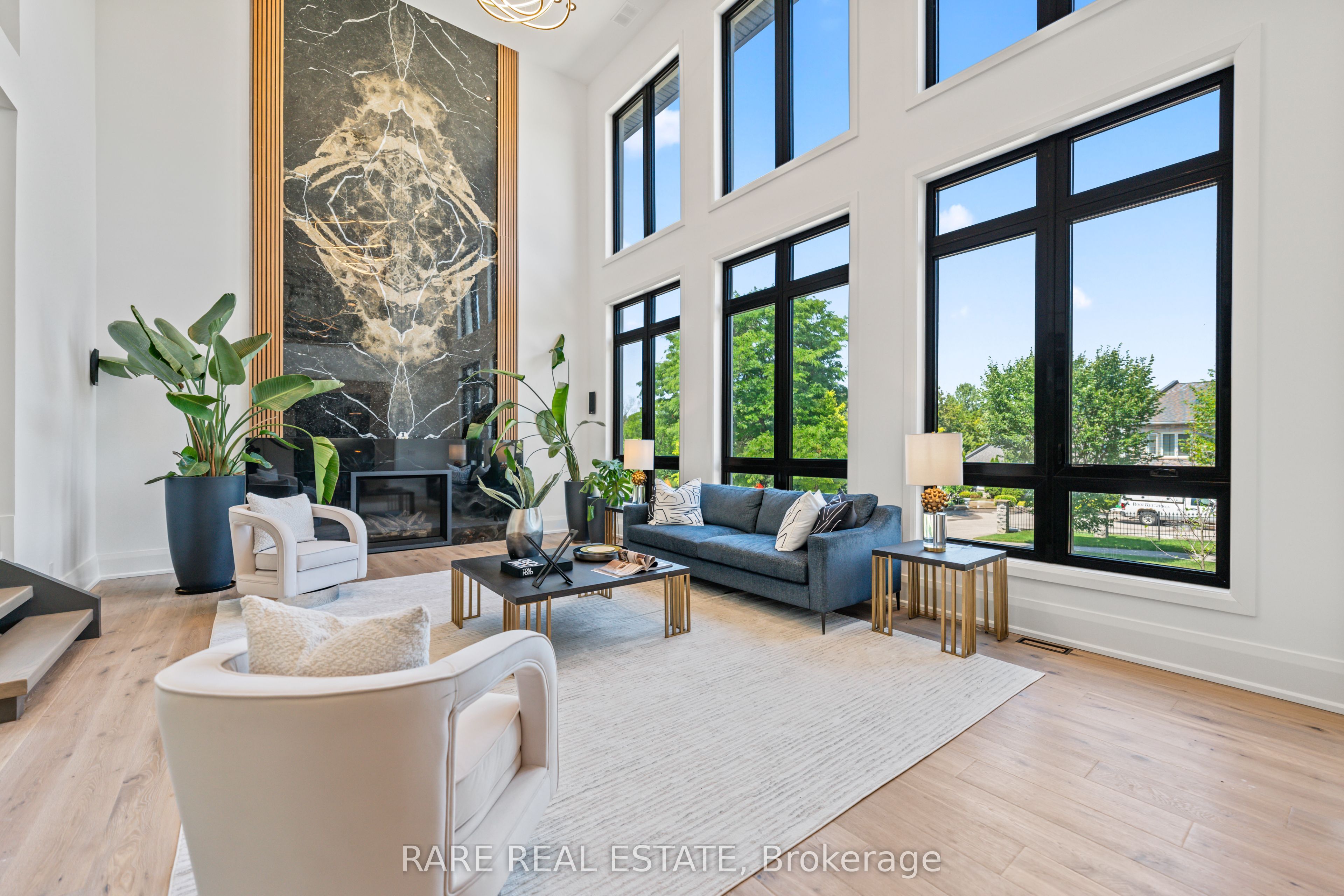 211 Kennedy Street W