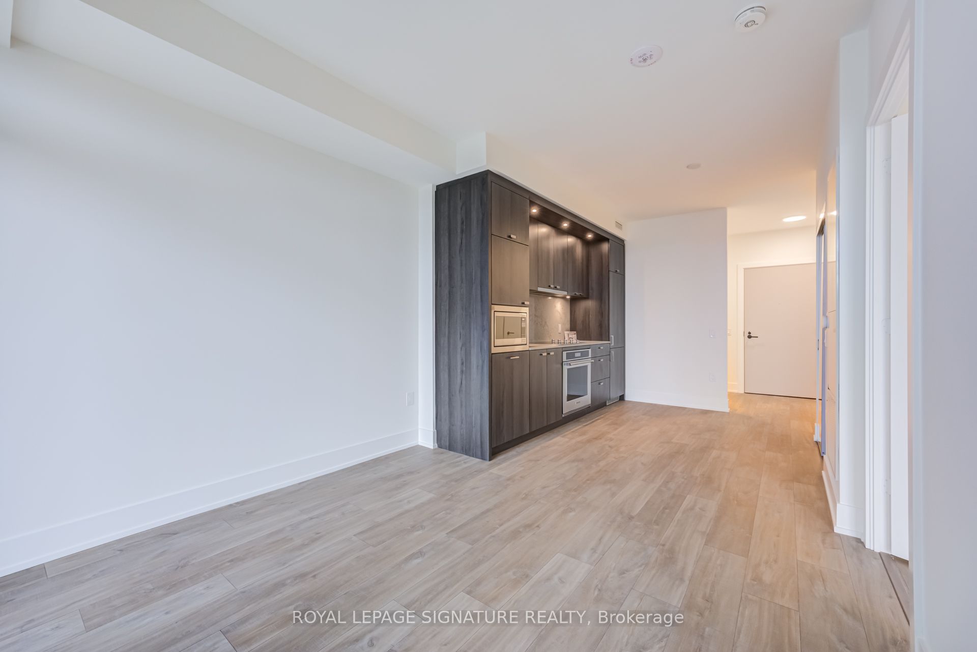 858 Dupont Street 538