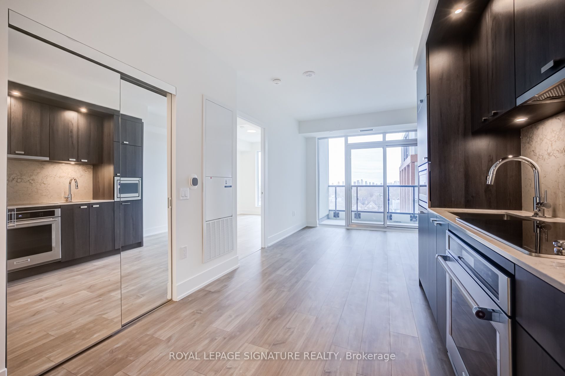 858 Dupont Street 538