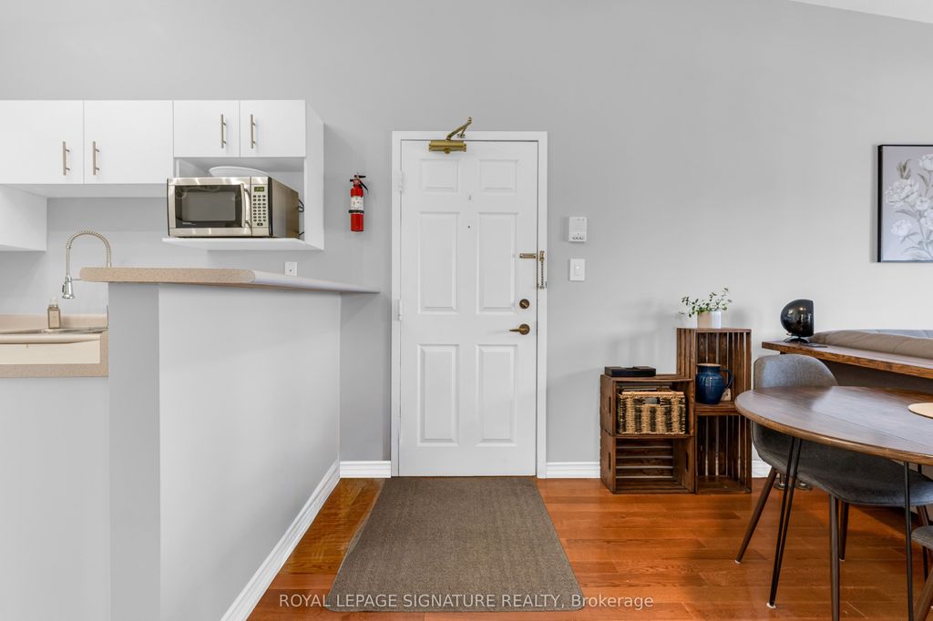 Photo of 4005 Kilmer Drive #410, Burlington, ON L7M 4M2 (MLS # W12882784)