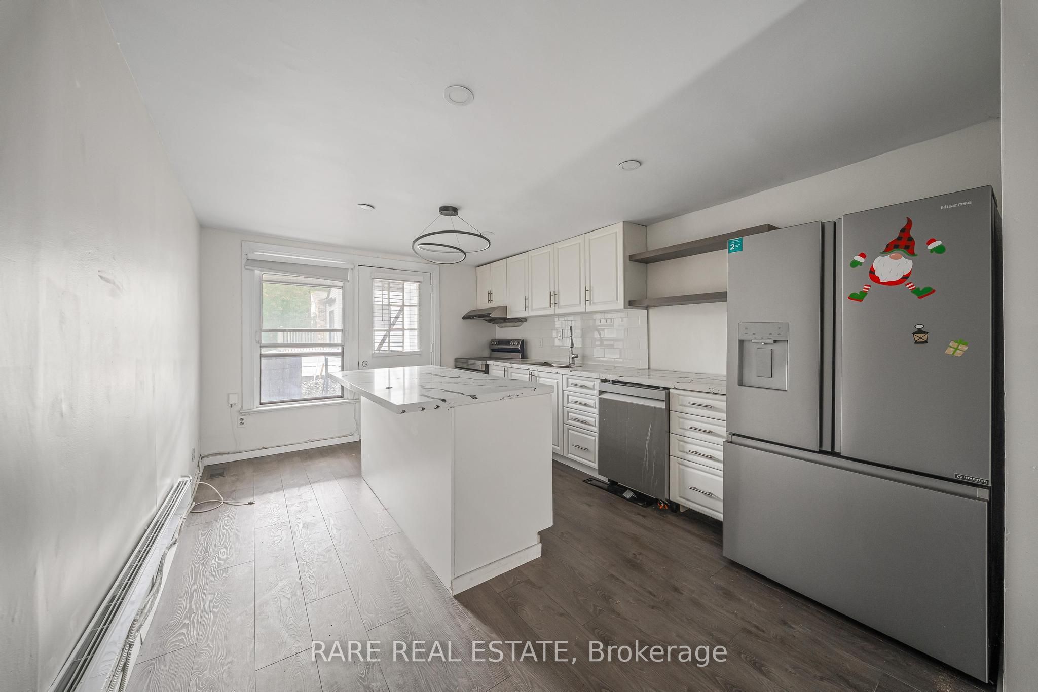 200 Bathurst Street