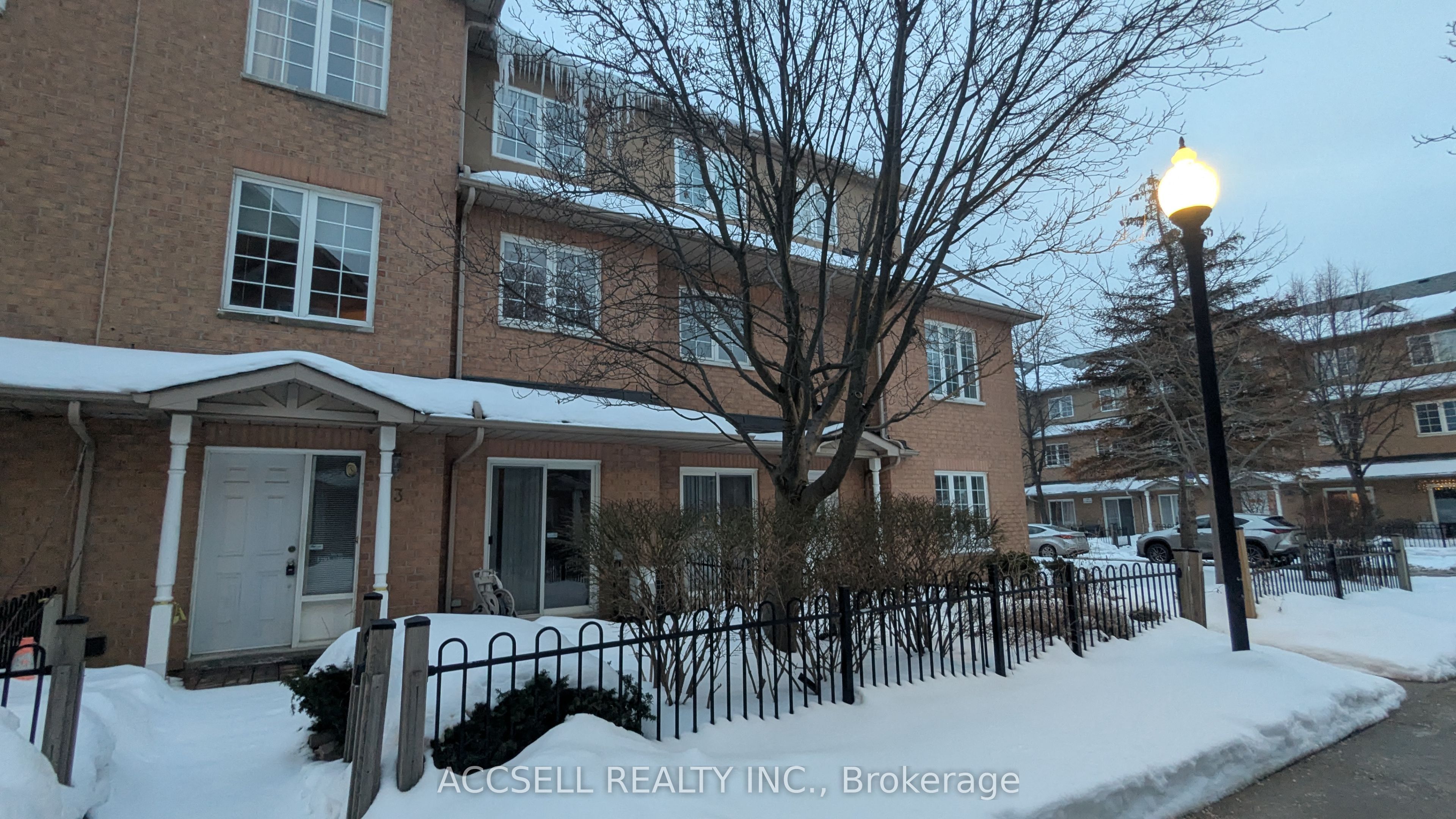 20 St Moritz Way 13