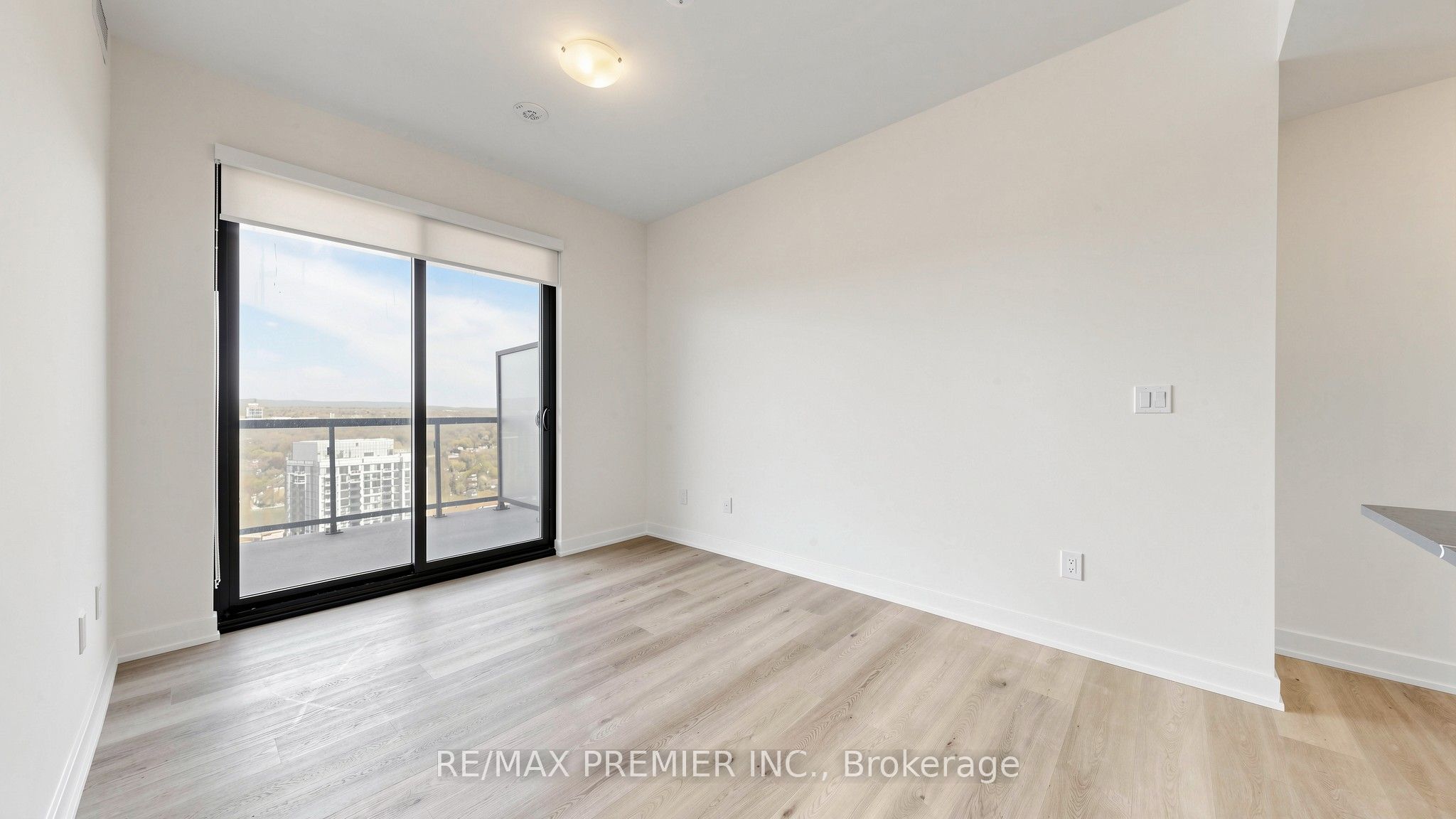 2075 Lakeshore Road 2001