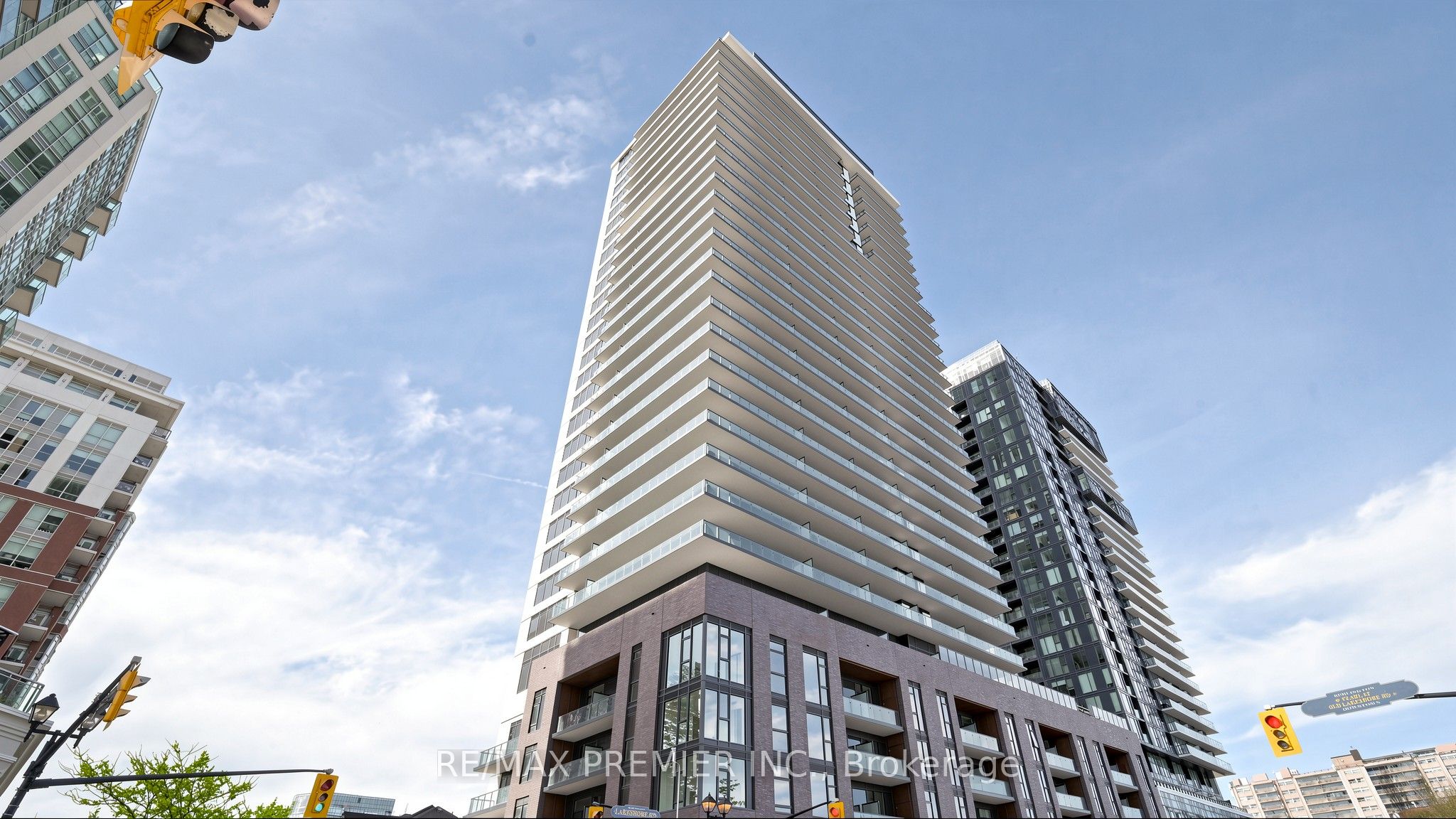 2075 Lakeshore Road 2001