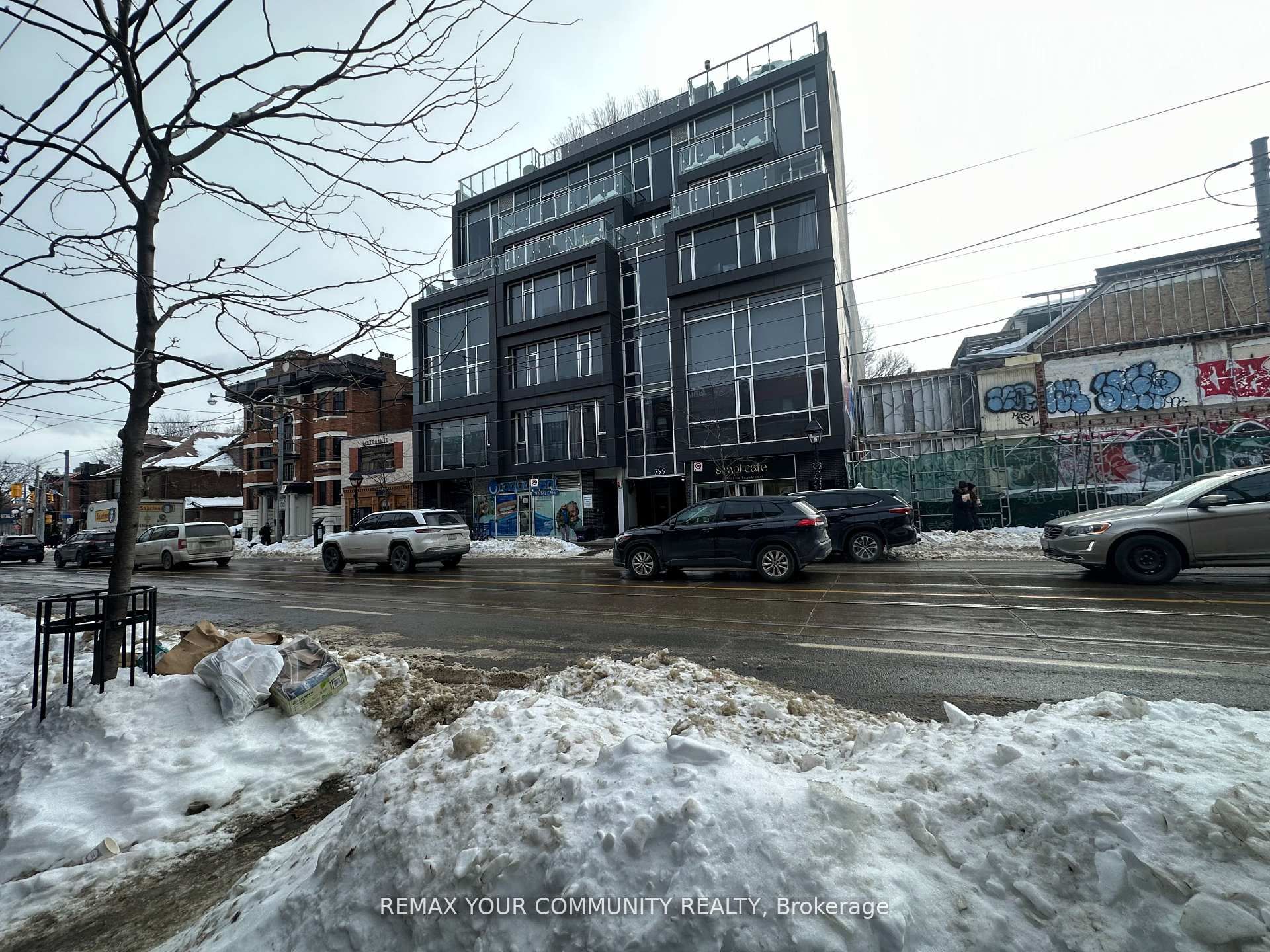 799 College Street 101