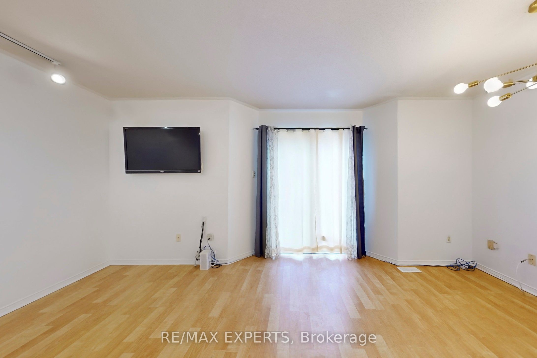 5631 Cortina Crescent