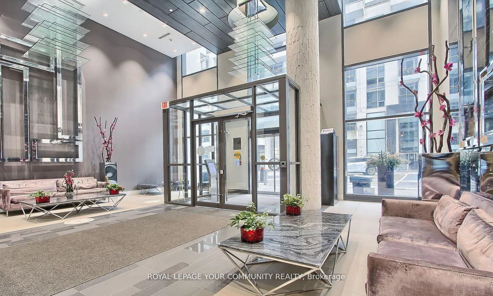 9191 Yonge Street 404 SW