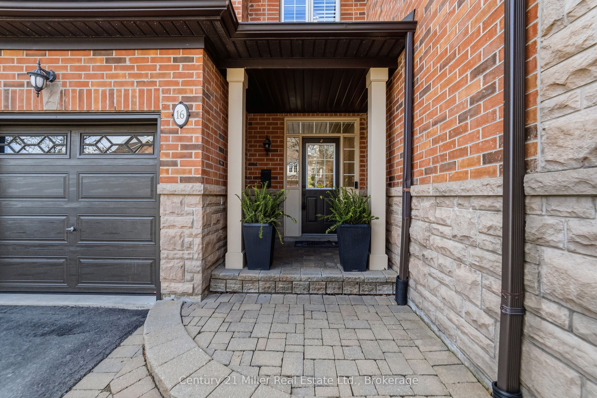 300 Ravineview Way 16