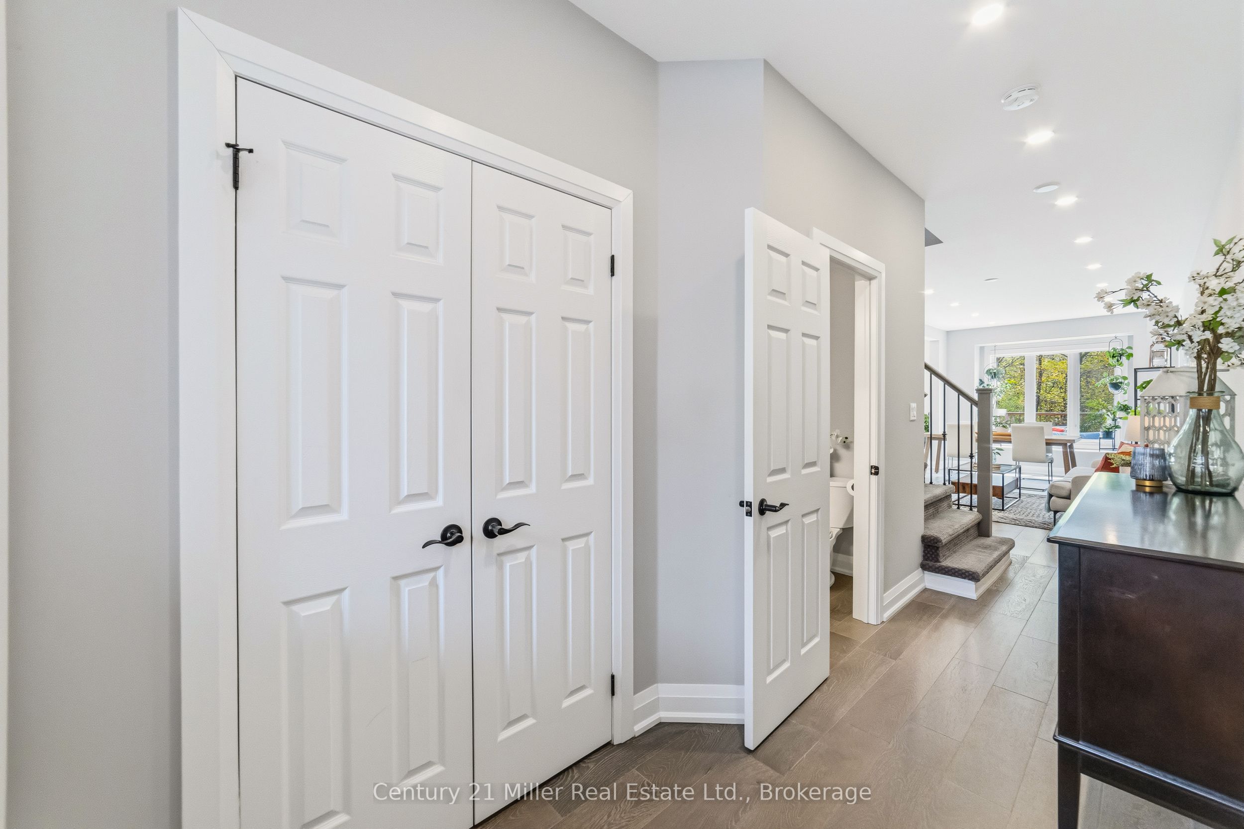 300 Ravineview Way 16