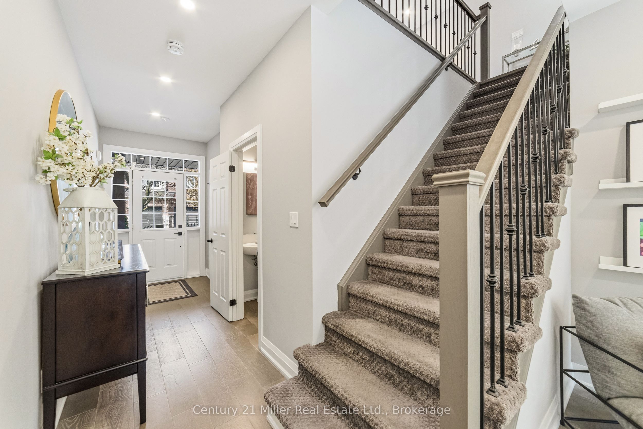 300 Ravineview Way 16