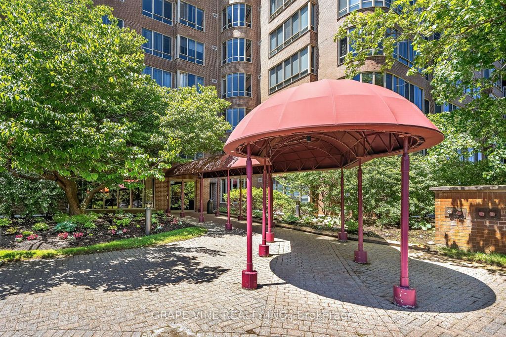 Photo of 100 Grant Carman Drive #1115, Cityview - Parkwoods Hills - Rideau Shore, ON K2E 8B8 (MLS # X13428662)
