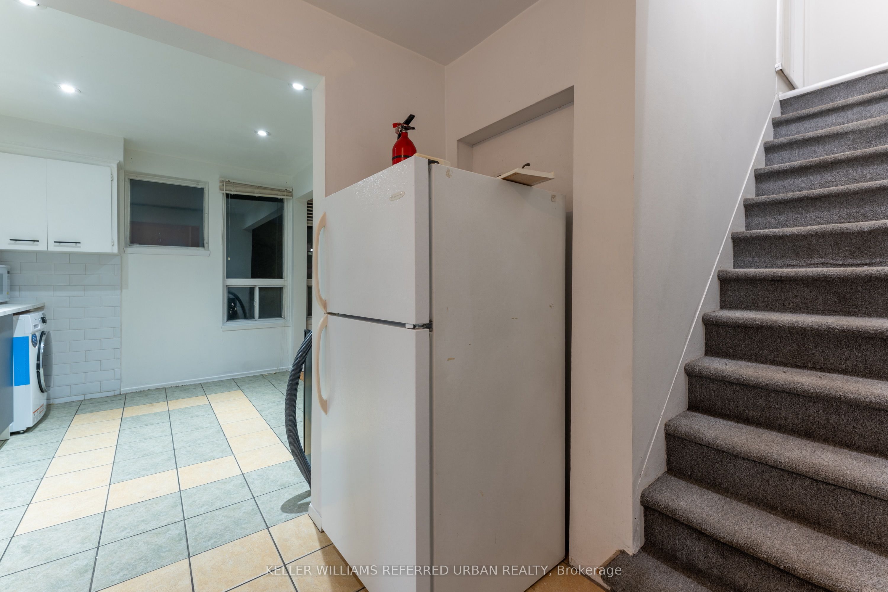 716 Lansdowne Avenue Upper