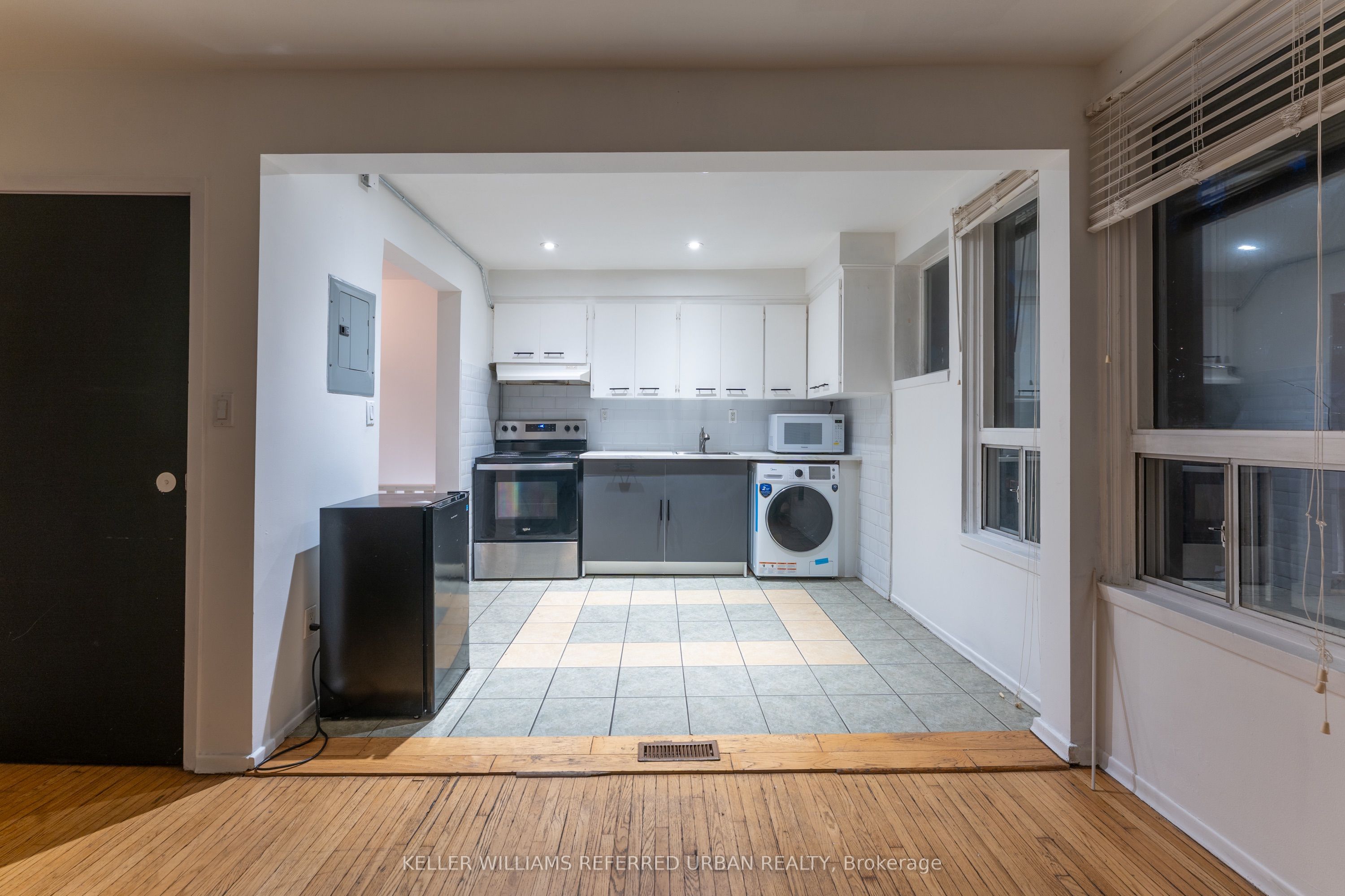 716 Lansdowne Avenue Upper