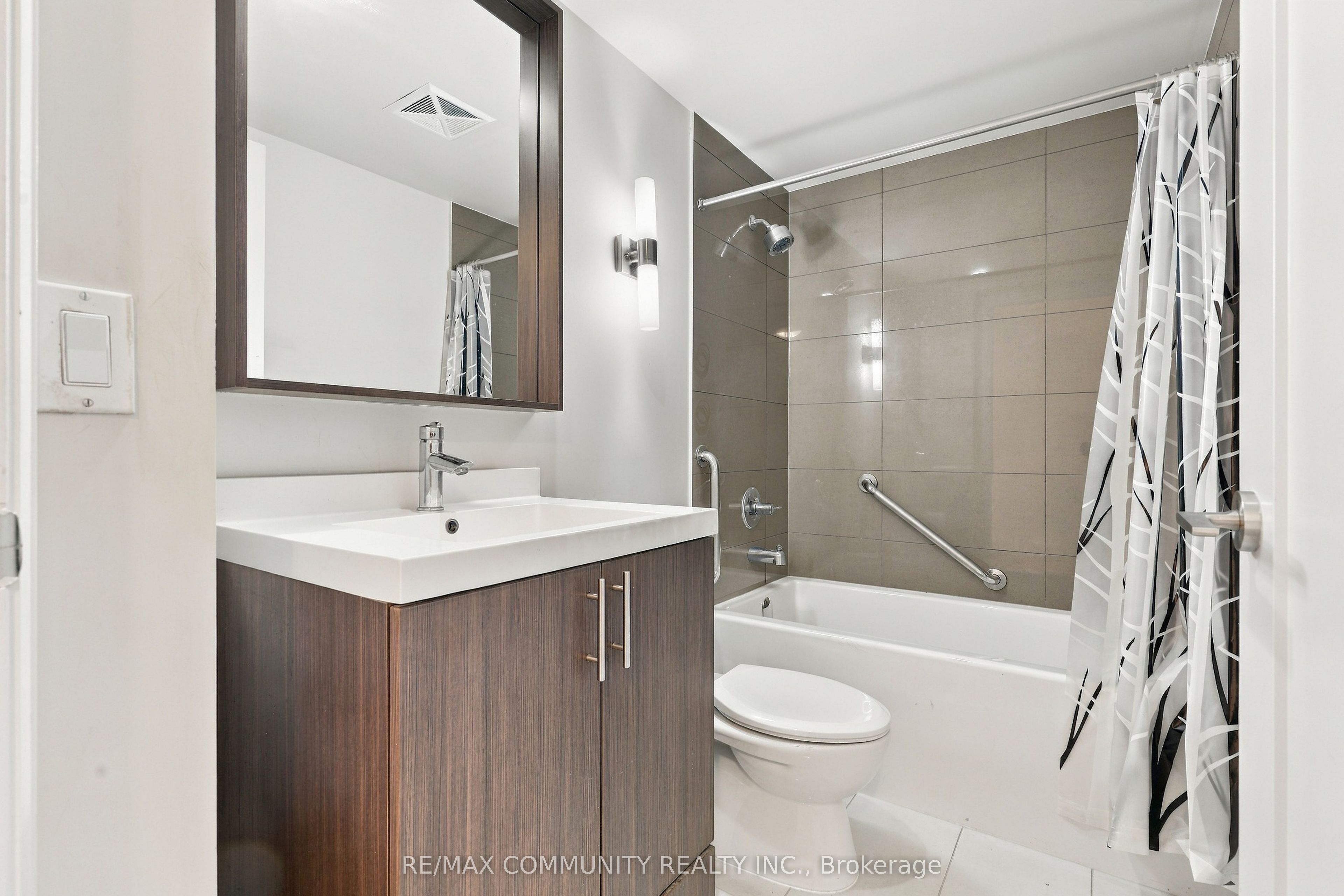 18 Graydon Hall Drive 2111
