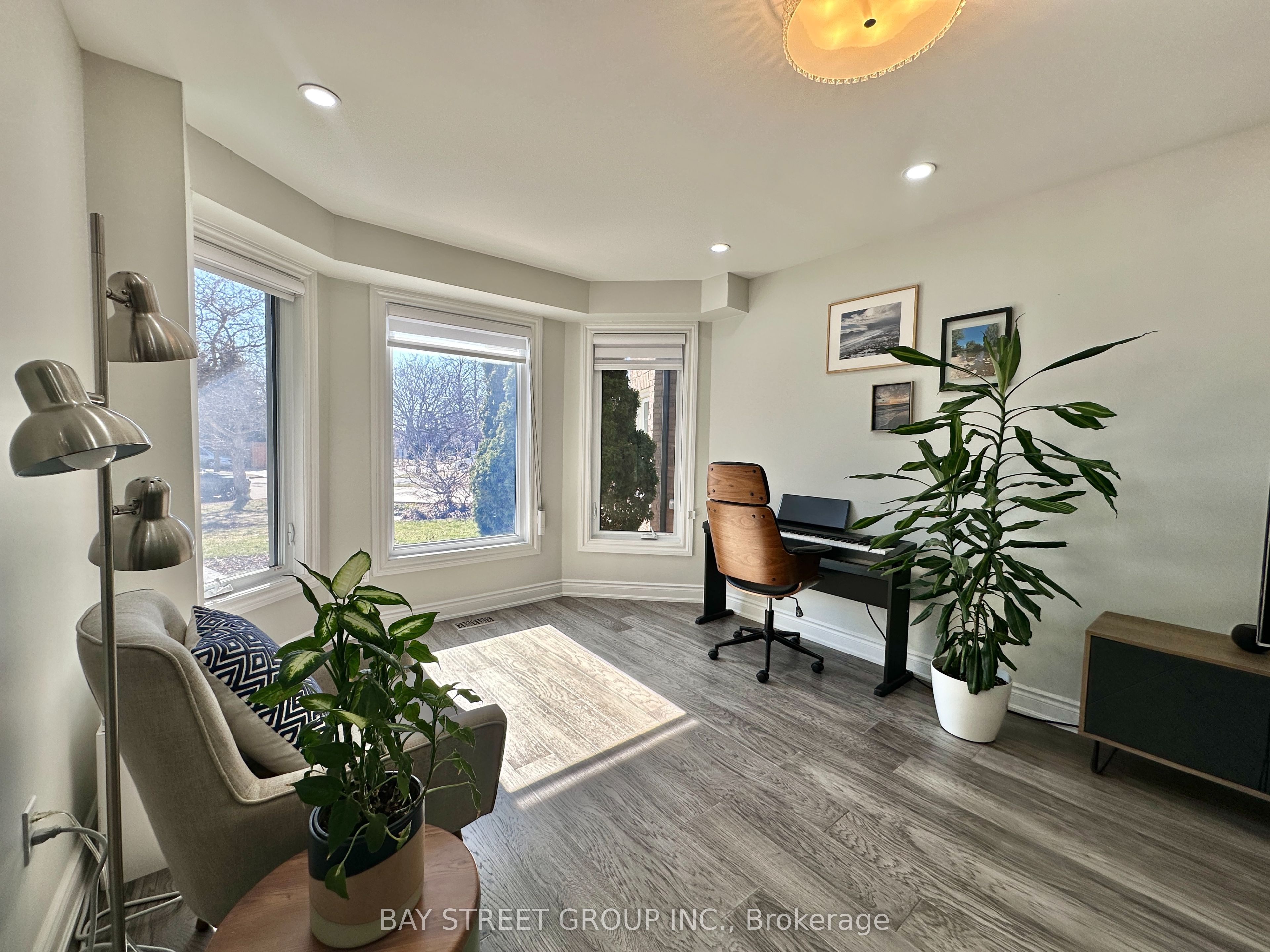 1593 Wintergrove Gardens