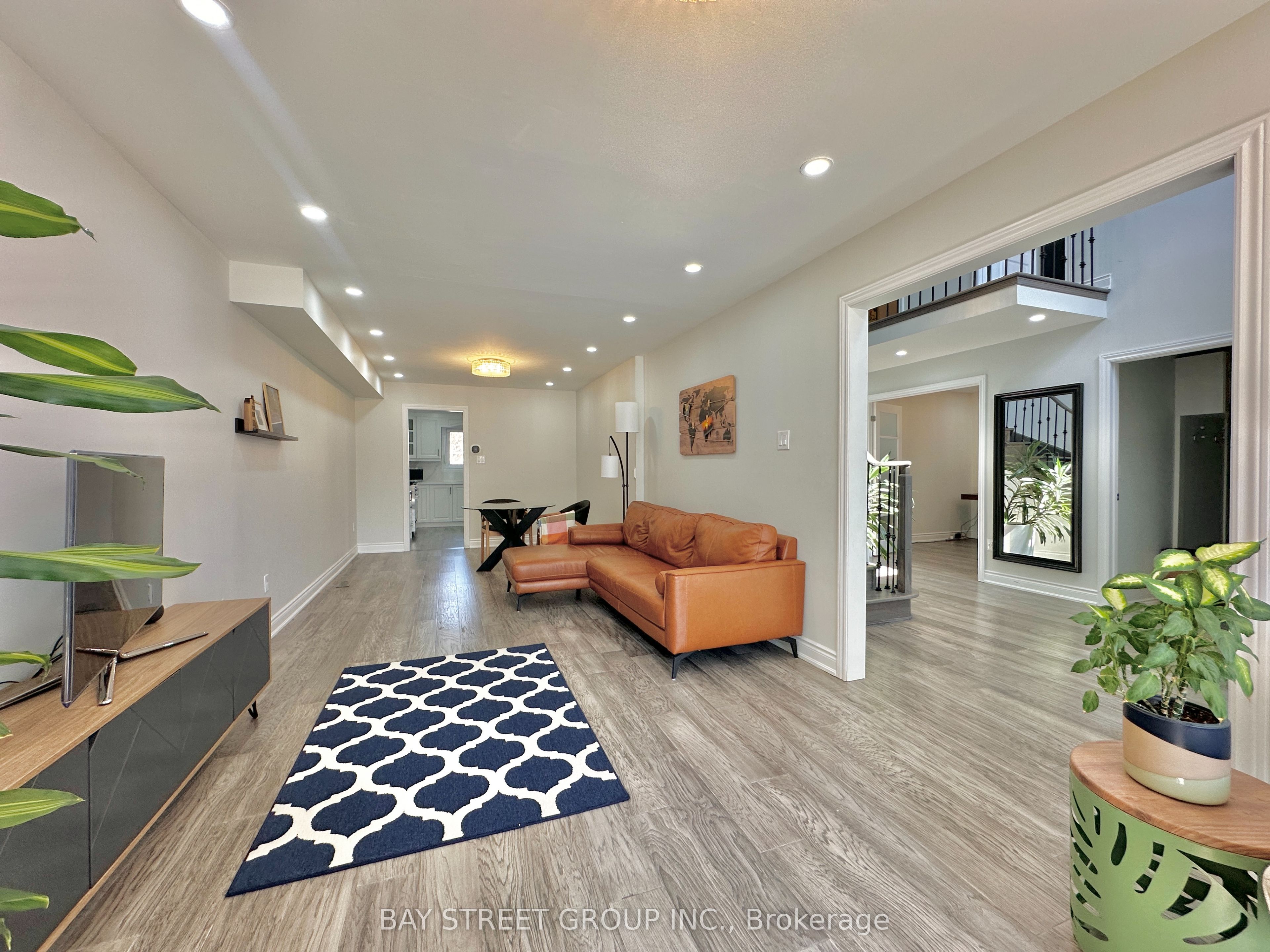 1593 Wintergrove Gardens