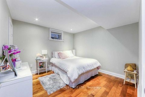 26 Duggan Avenue Bsmt Toronto ON M4V 1Y2