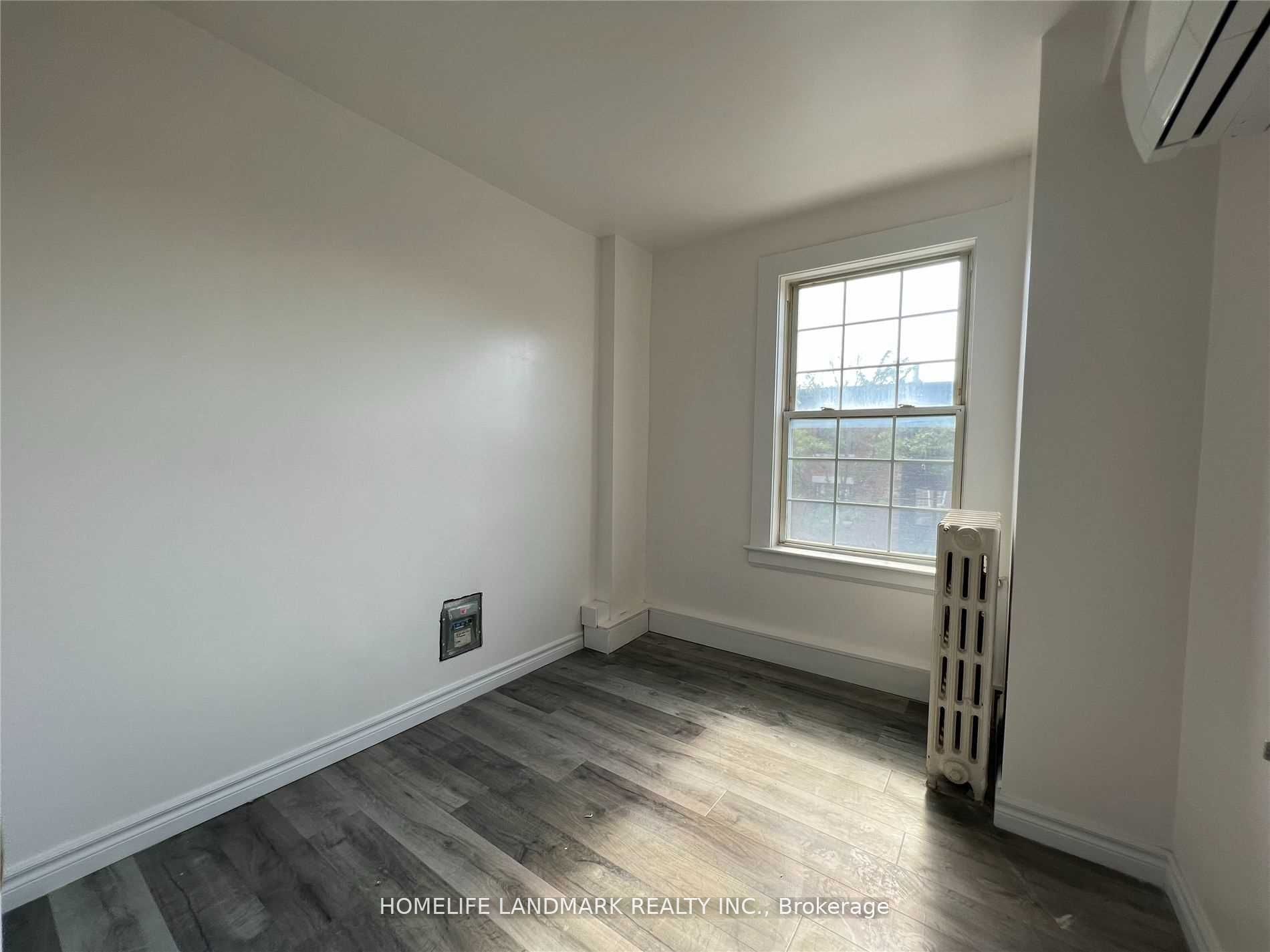 2398 Bloor Street W Apt 4