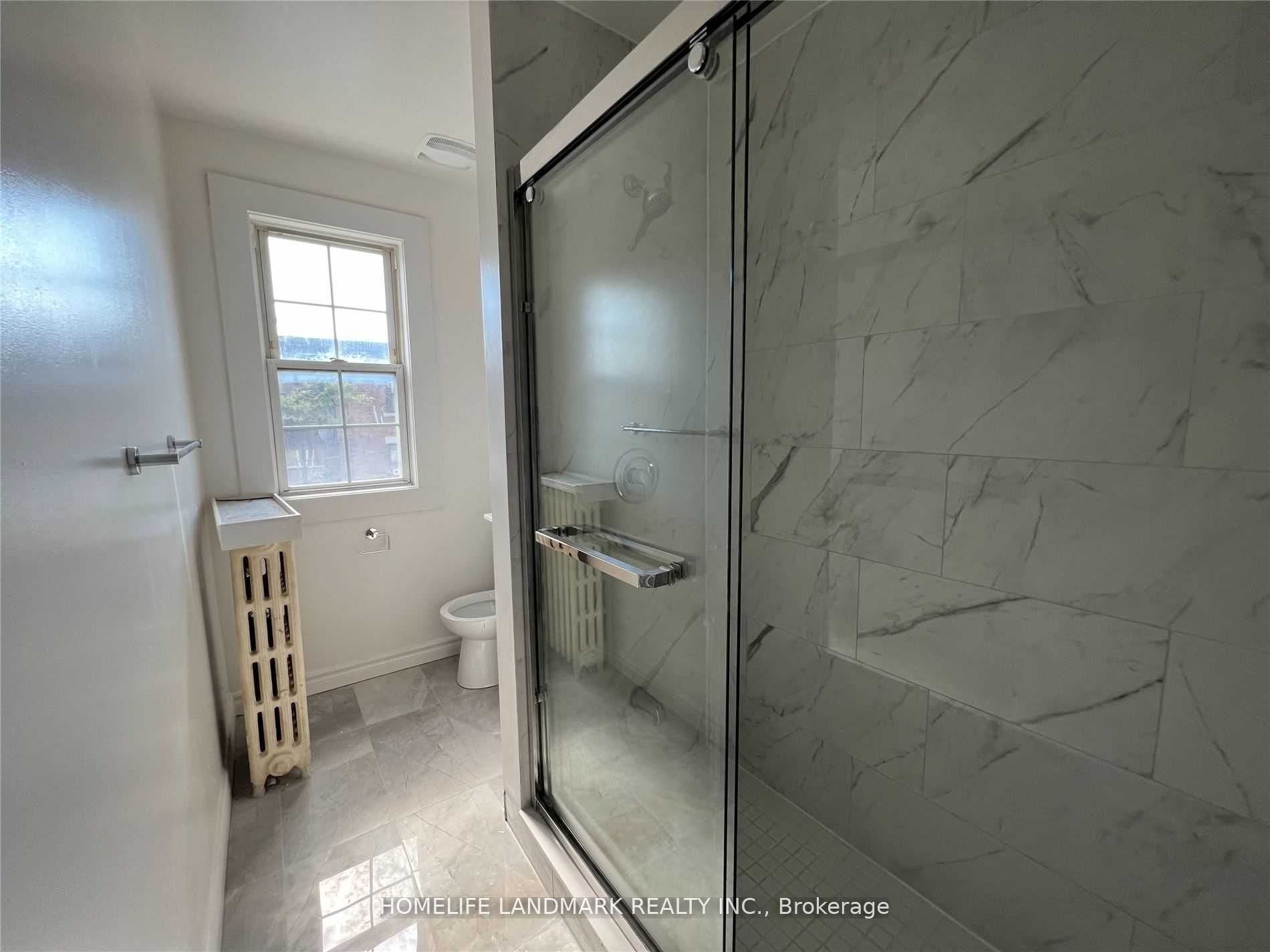 2398 Bloor Street W Apt 4