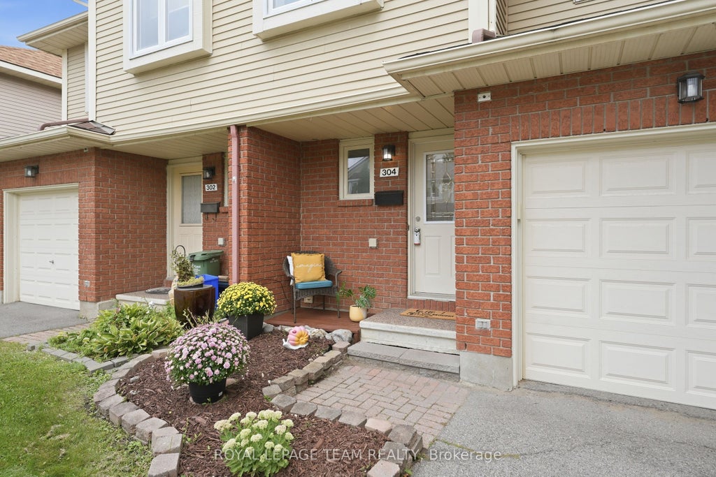 Photo of 304 Valade Crescent, Orleans - Cumberland and Area, ON K4A 2X3 (MLS # X13712110)