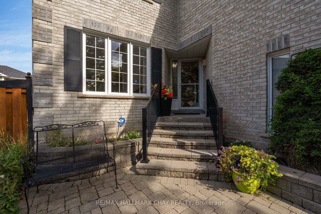 Photo of 6 Whispering Pine Place, Barrie, ON L4N 9R9 (MLS # S14031892)