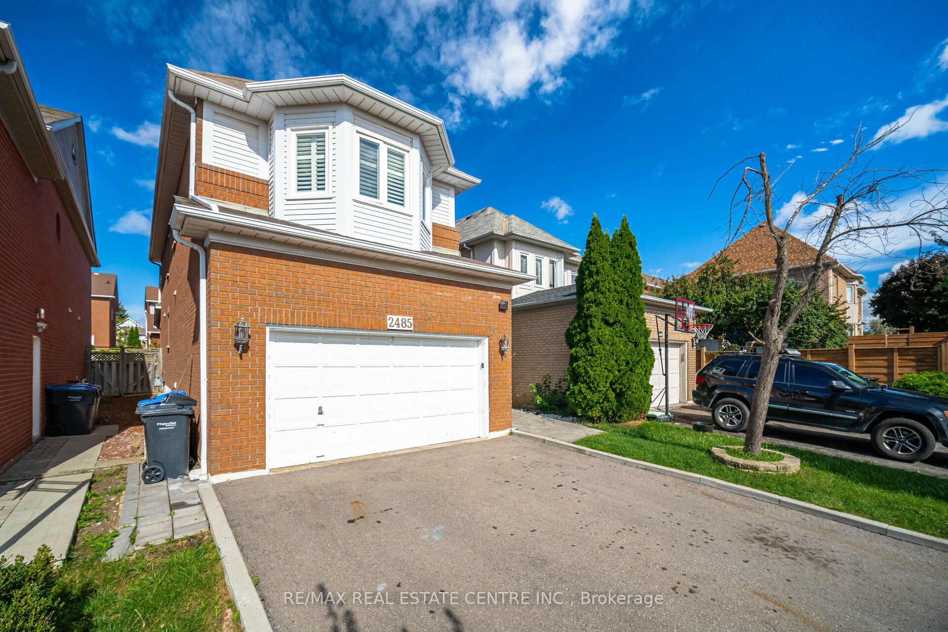 2485 Strathmore Crescent N