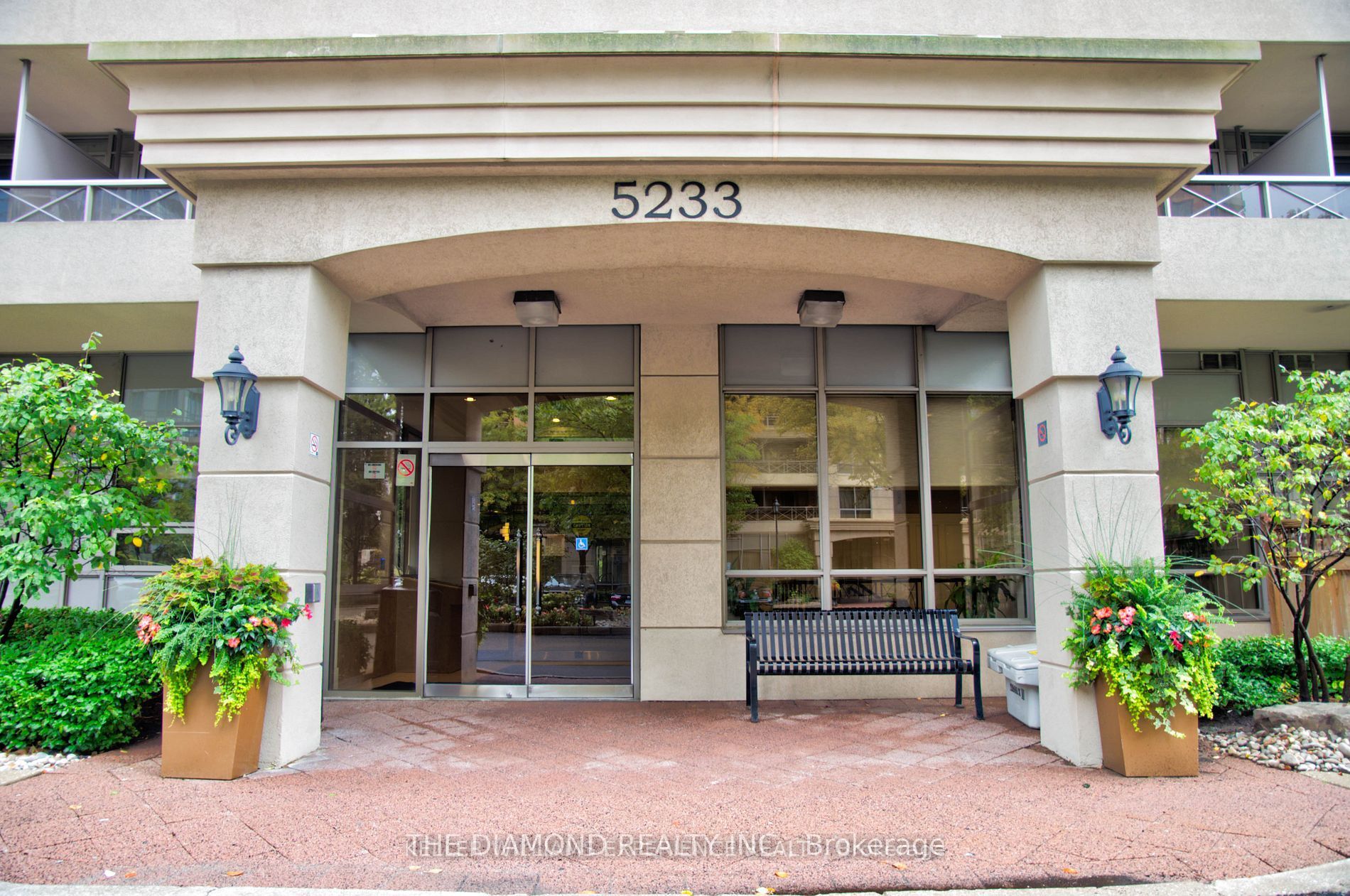 5233 Dundas Street W 1723