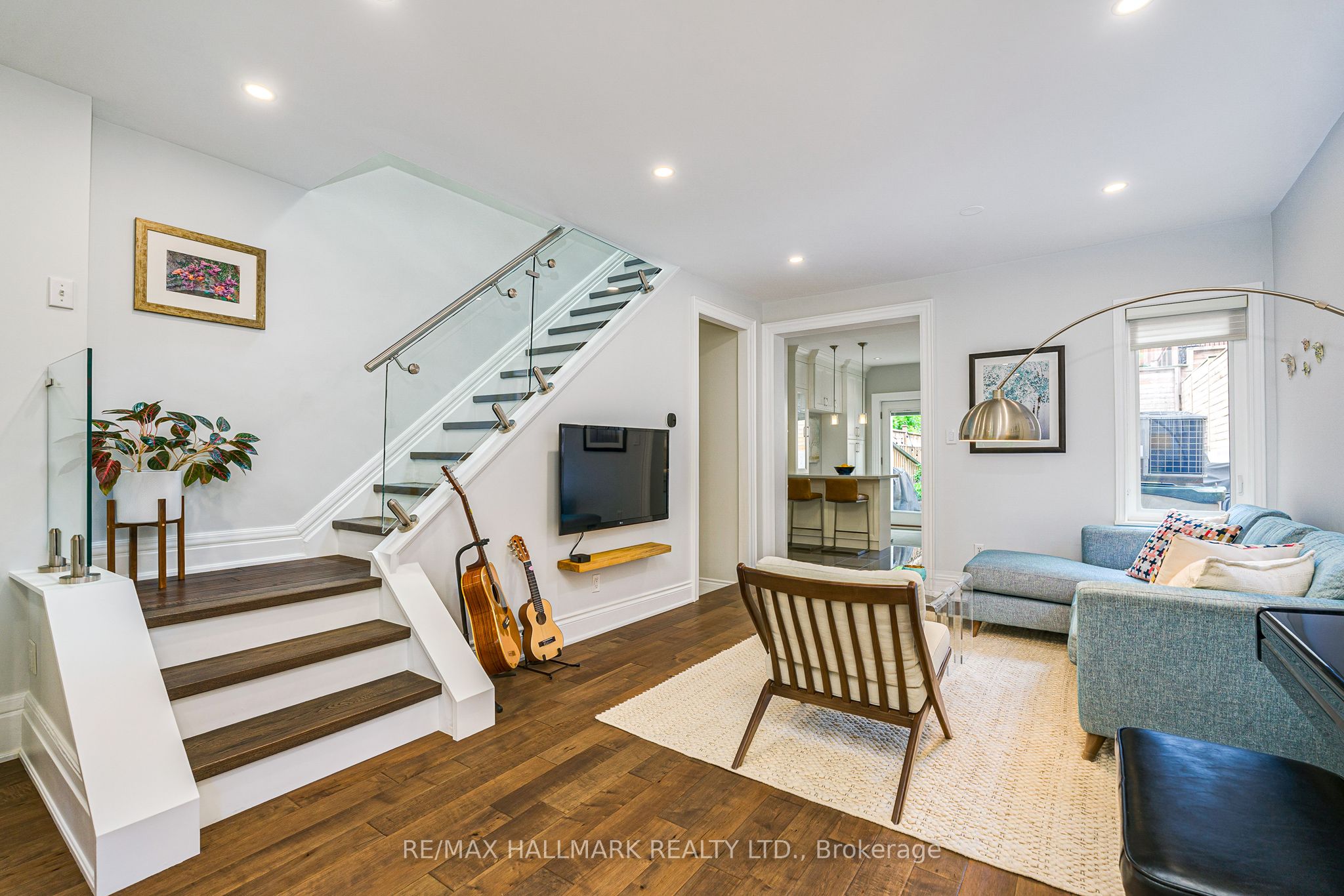 63 Hillsview Avenue