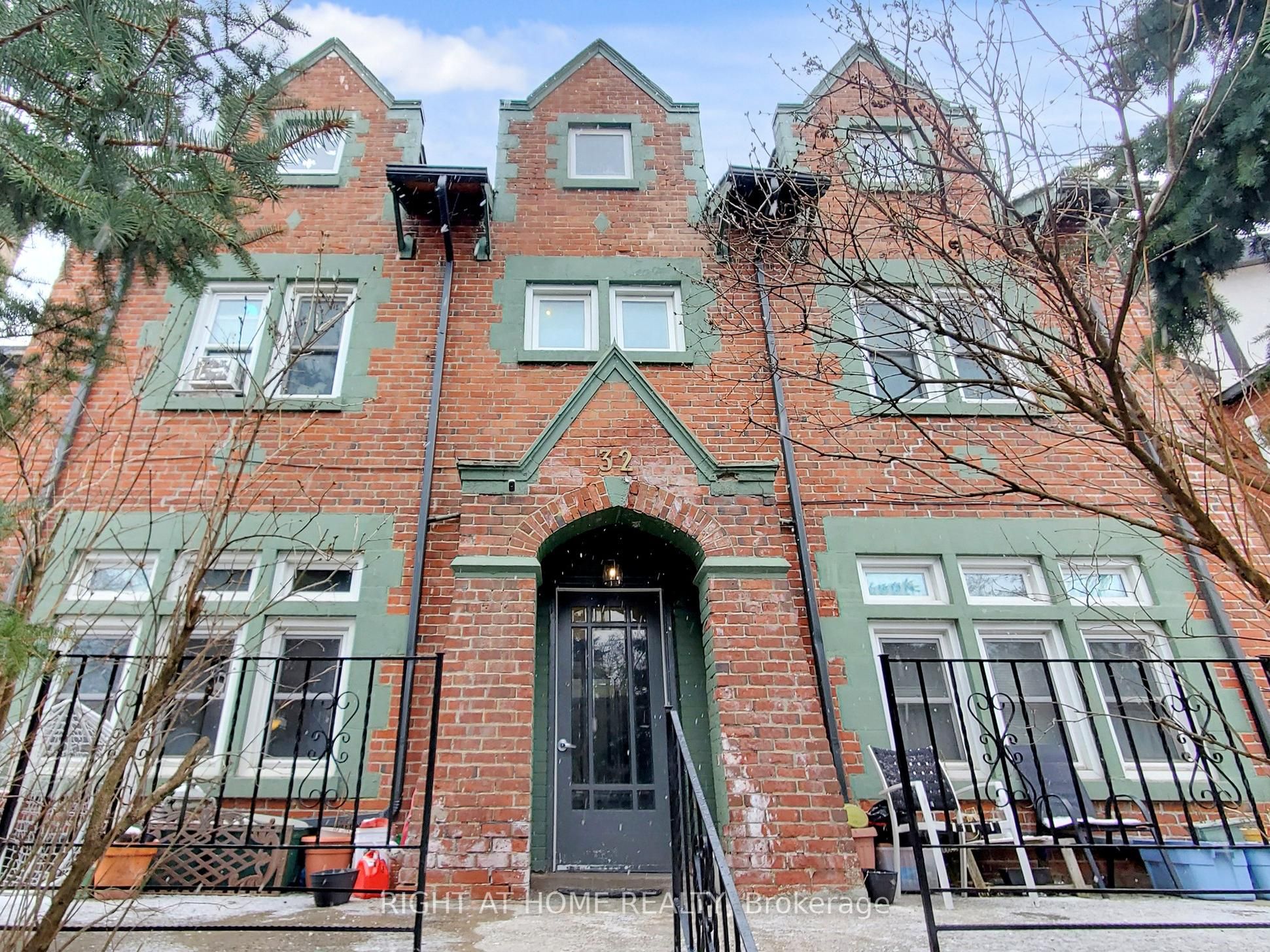 32 High Park Boulevard