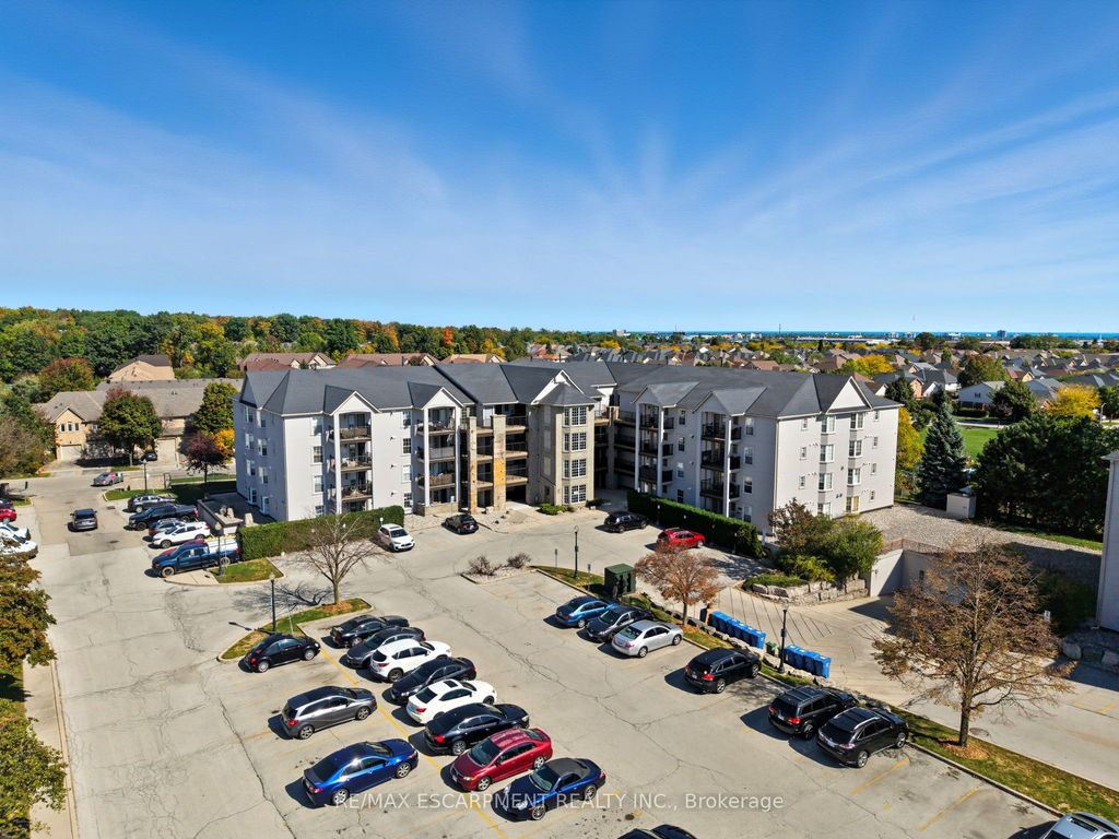 Photo of 1421 Walker's Line #304, Burlington, ON L7M 4P4 (MLS # W12441345)