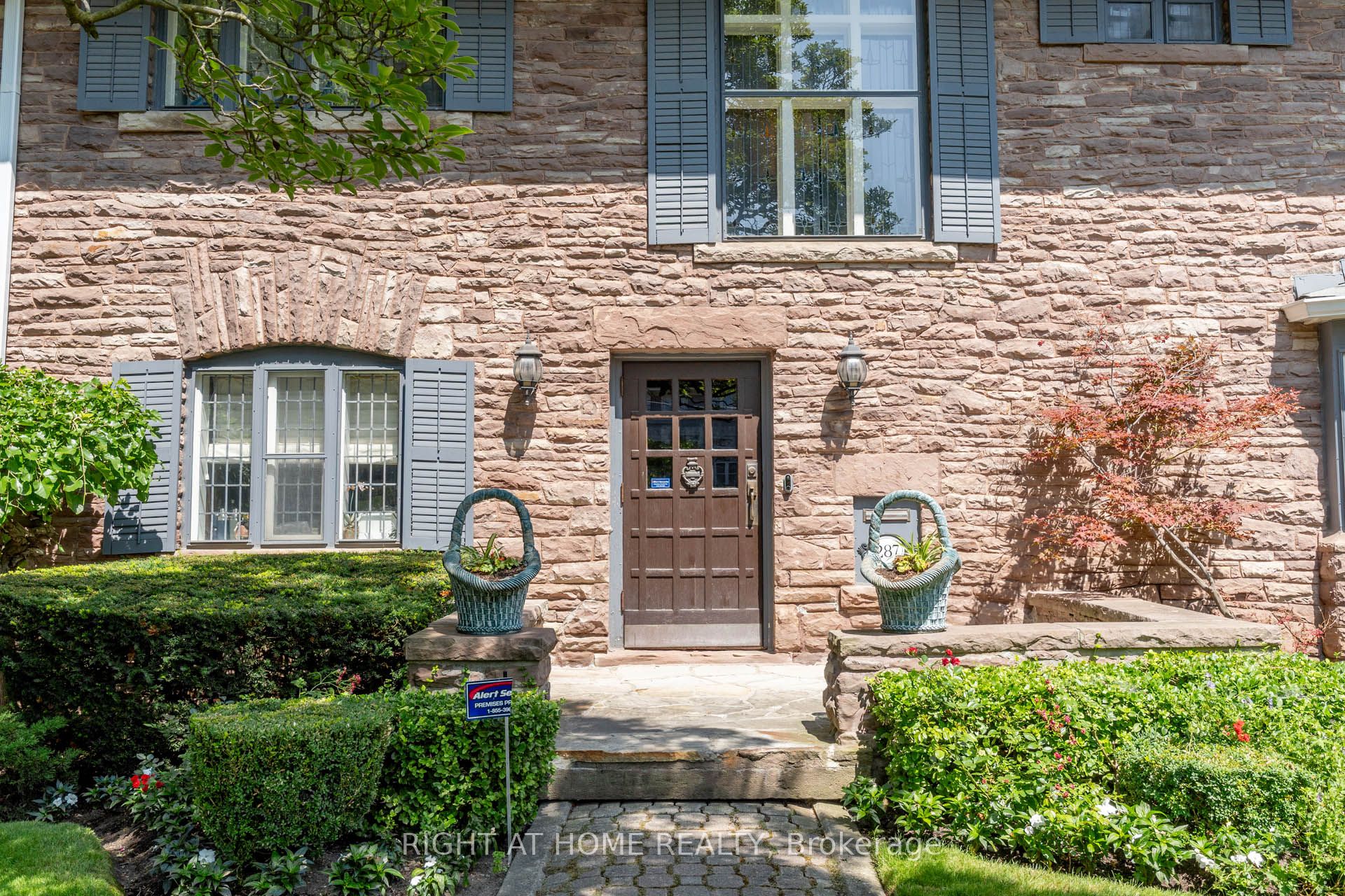 287 RUSSELL HILL Road