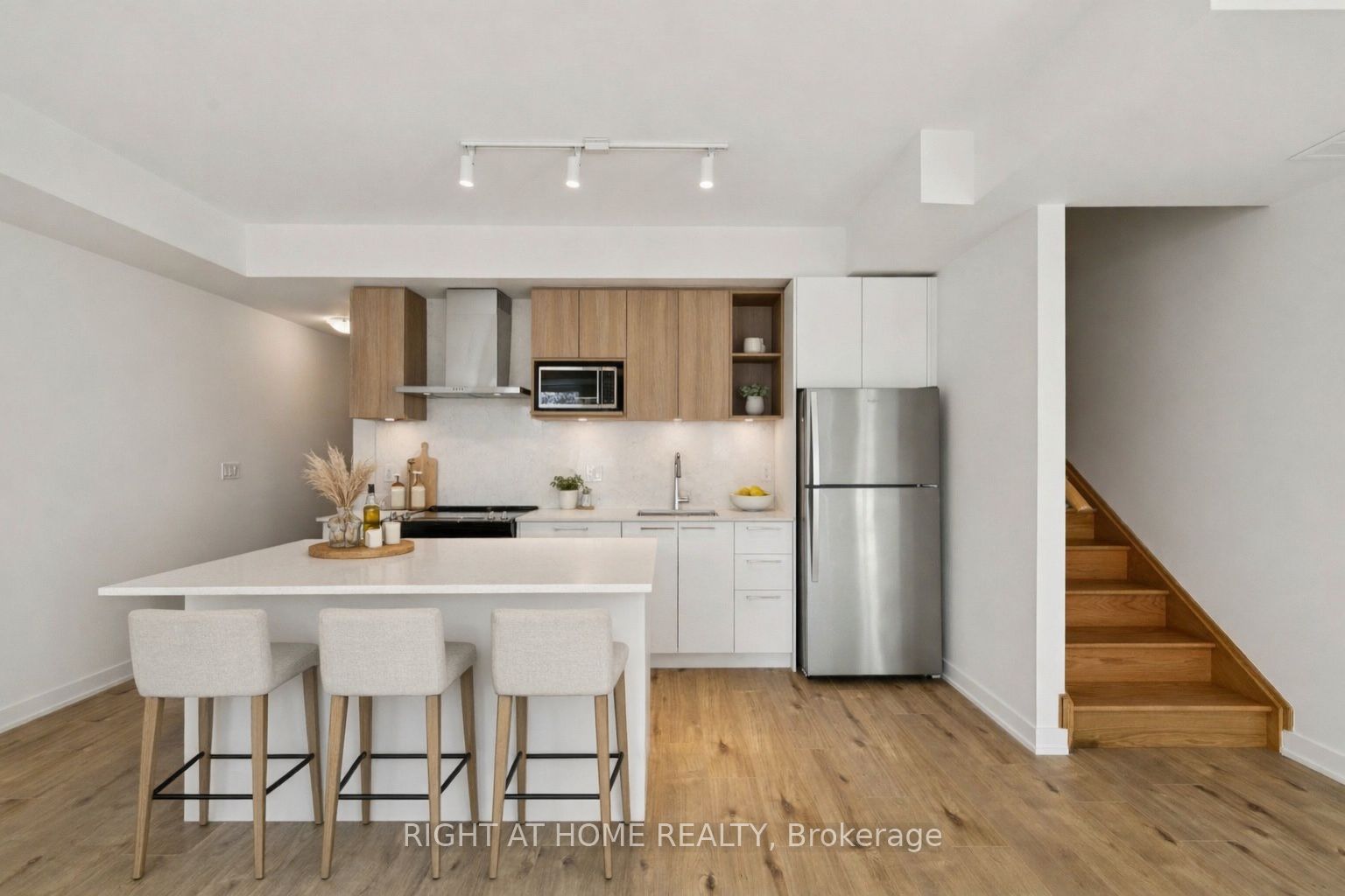 496 Plains Road E TH30 (unit# 9)