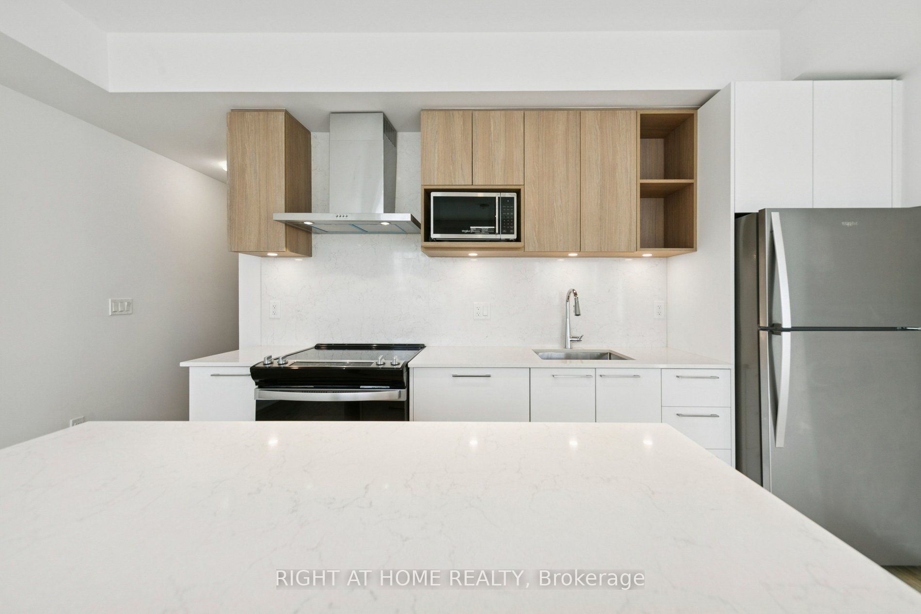 496 Plains Road E TH30 (unit# 9)