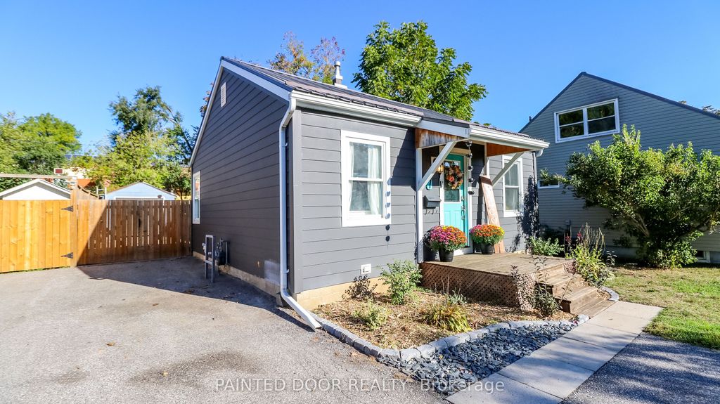 Photo of 7 Albany Avenue, Orillia, ON L3V 2T2 (MLS # S12444023)