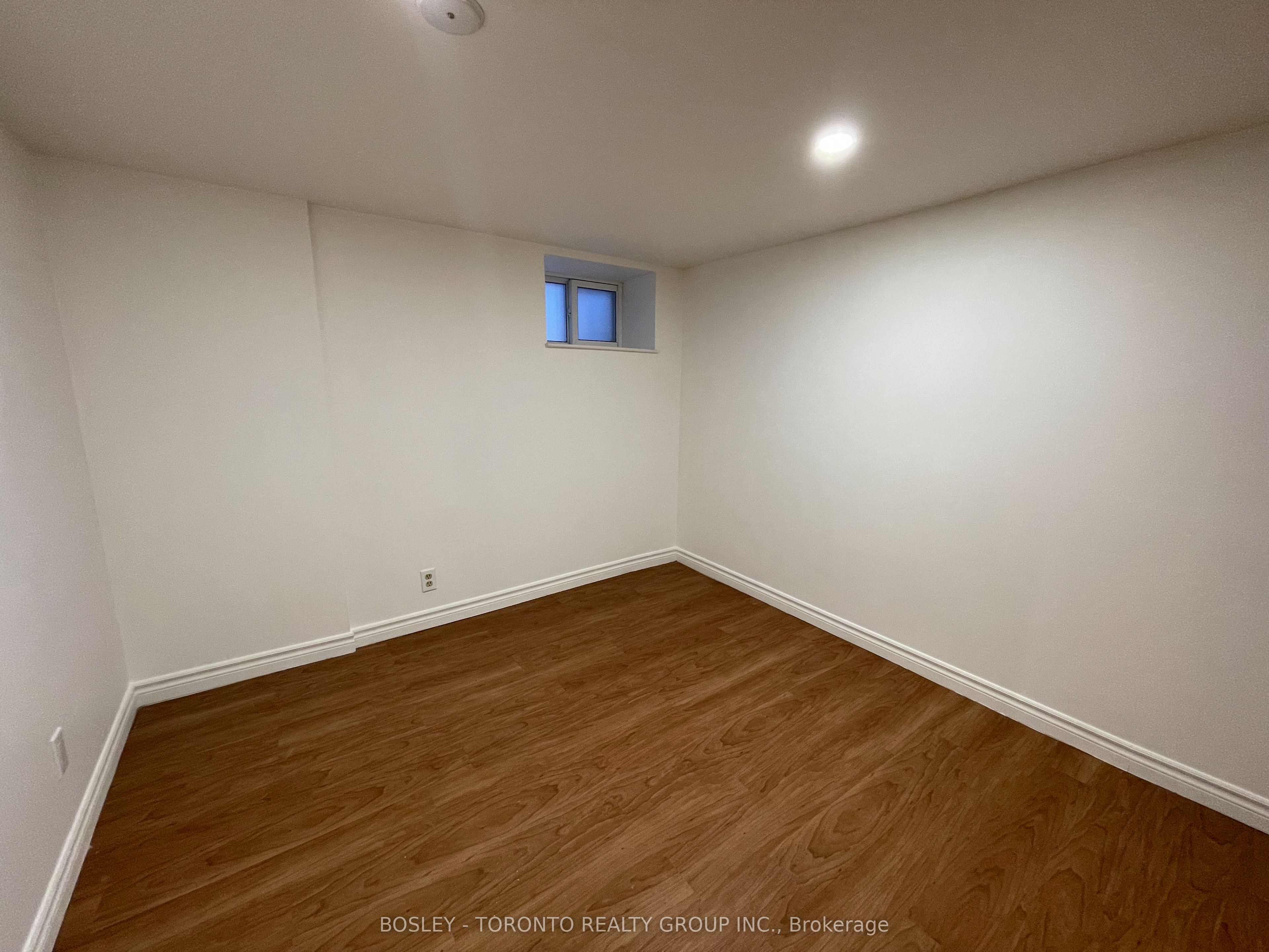 216 Geoffrey Street Lower