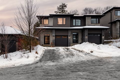 Photo of 11 Cascade Lane, Huntsville, ON P1H 1Y3 (MLS # X12683576)