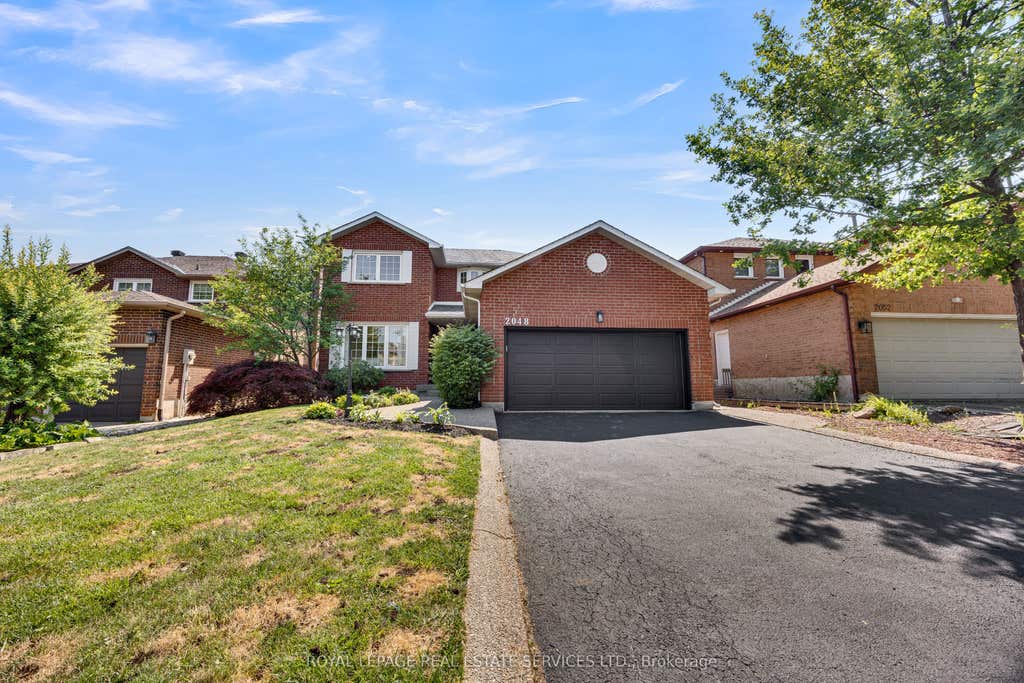 Photo of 2048 Sixth Line, Oakville, ON L6H 3N2 (MLS # W13569022)