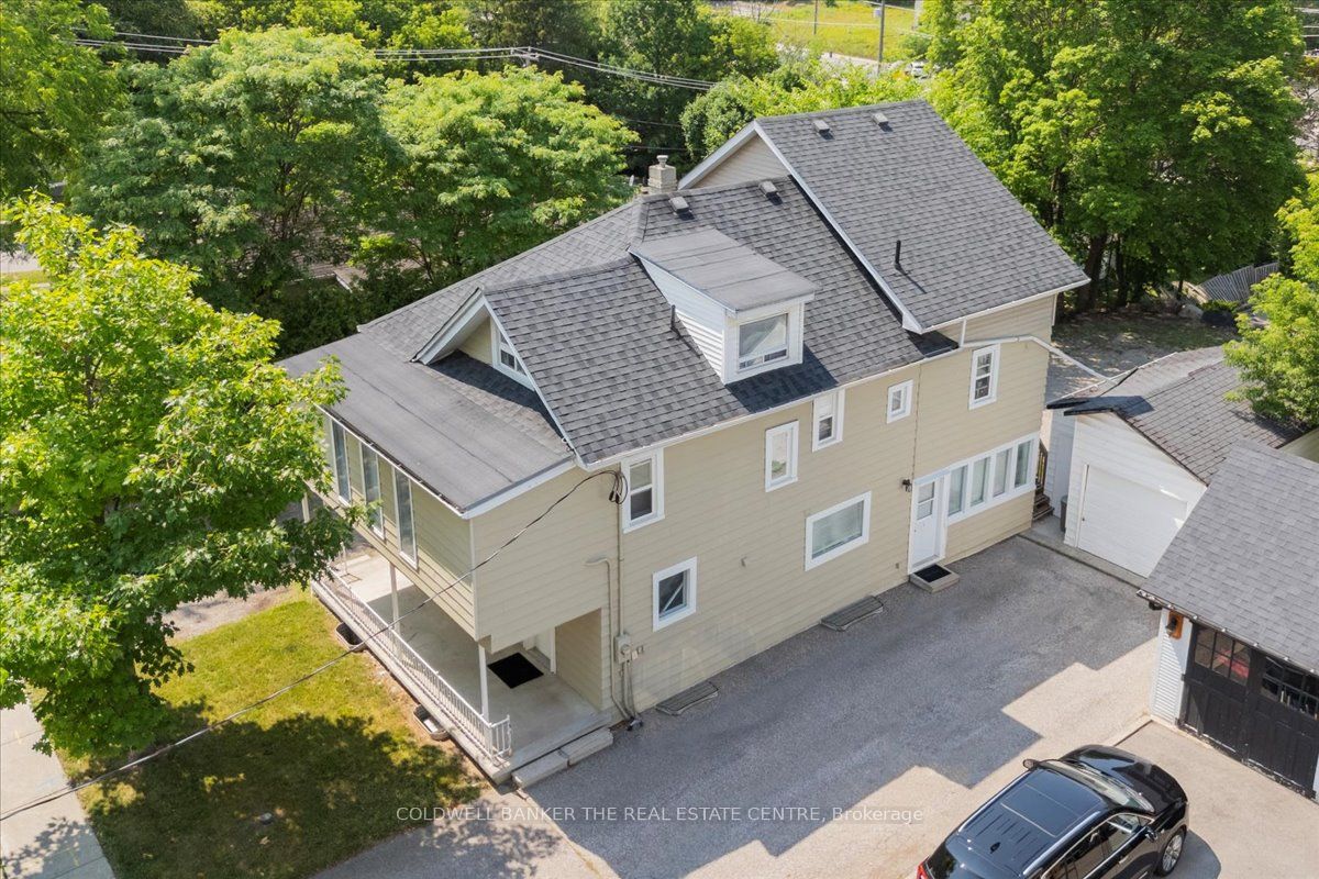 379 Simcoe Street