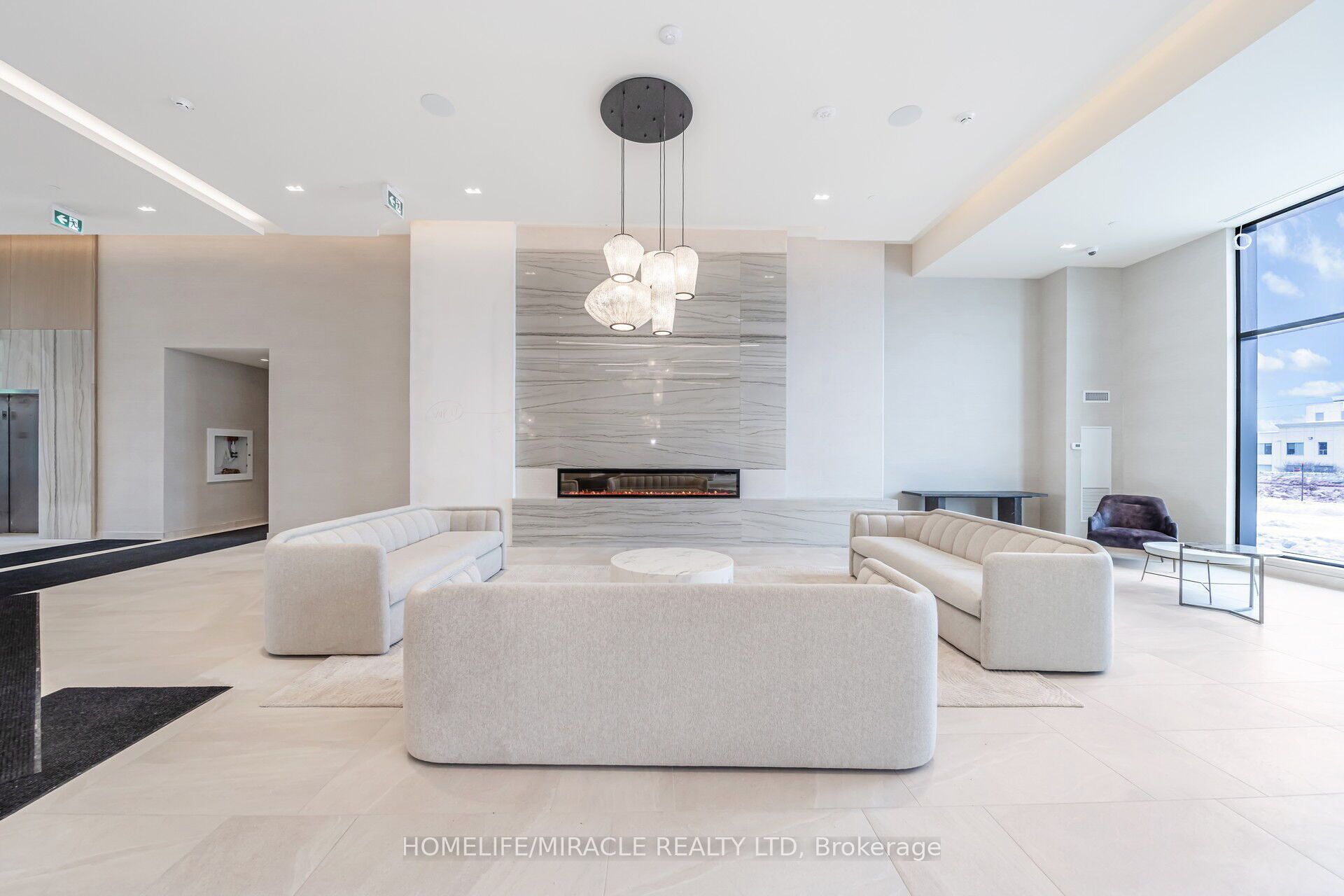 8960 Jane Street 919