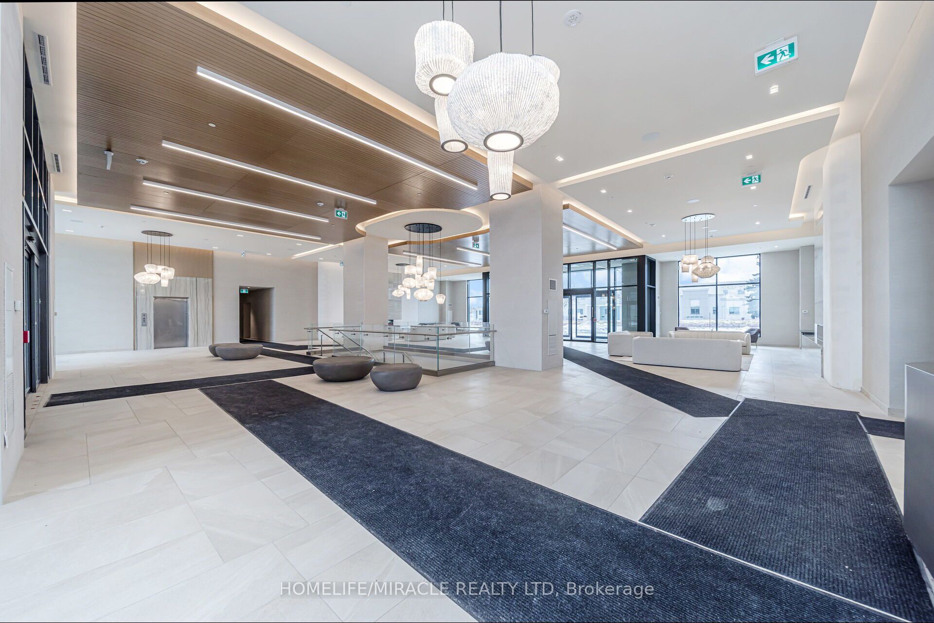 8960 Jane Street 919